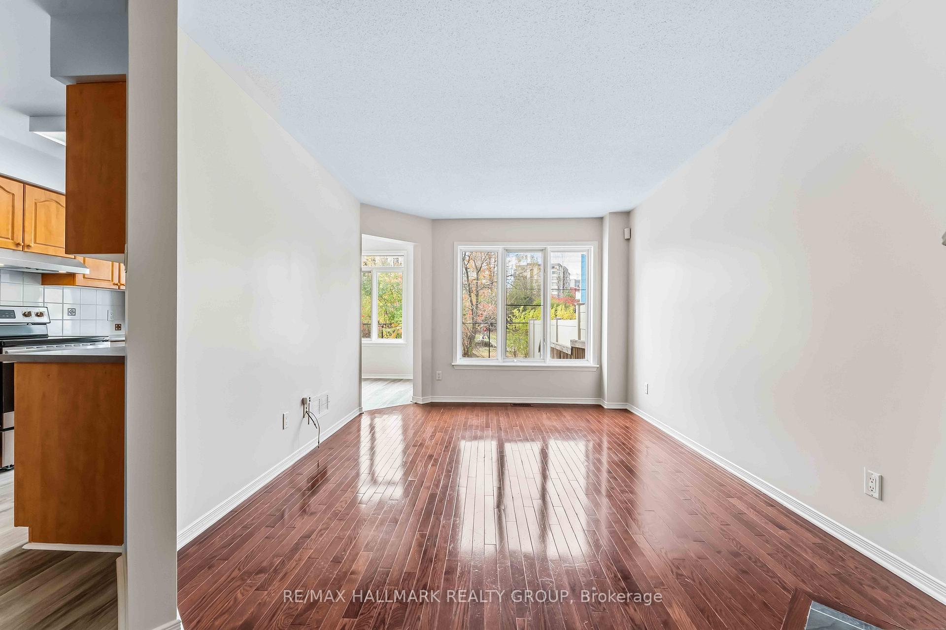 Photo 5 of 179 Gray Crescent, Ottawa, Kanata - Beaverbrook — HOMEH