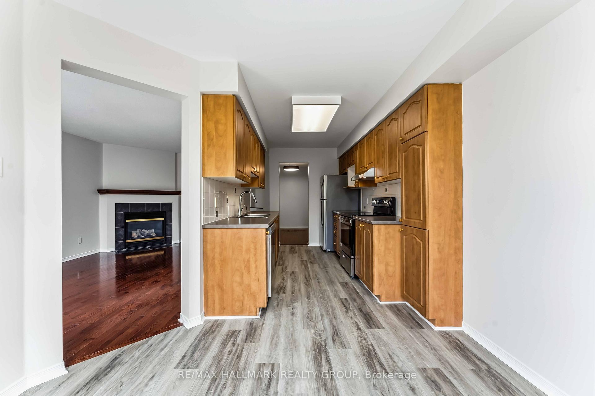 Photo 10 of 179 Gray Crescent, Ottawa, Kanata - Beaverbrook — HOMEH