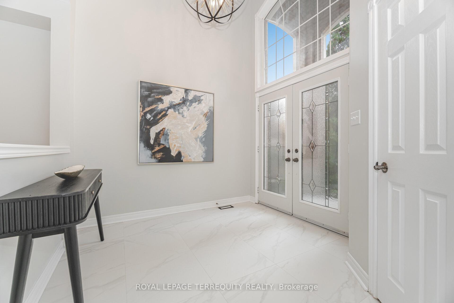 Photo 8 of 43 Black Walnut Drive, Markham, Legacy — HOMEH