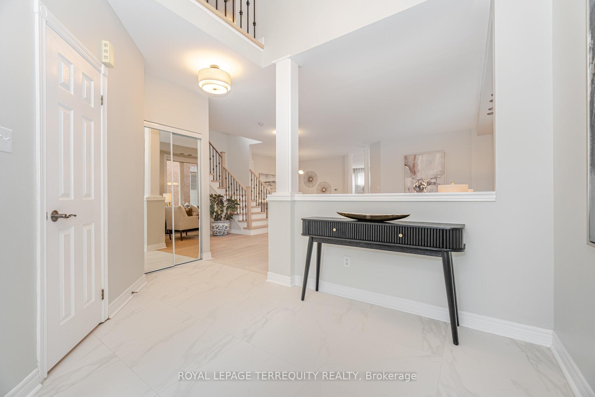 Photo 9 of 43 Black Walnut Drive, Markham, Legacy — HOMEH