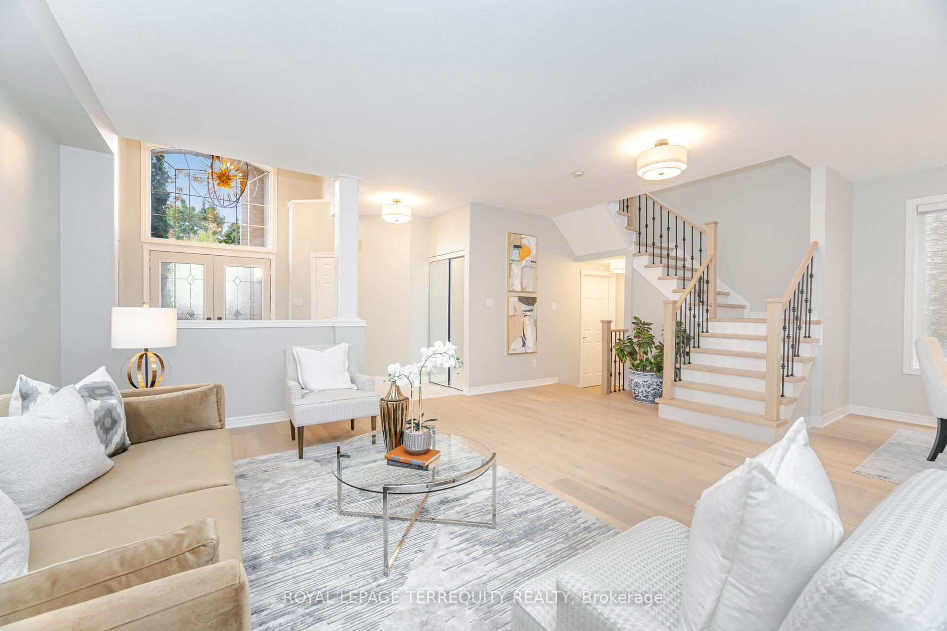 Photo 11 of 43 Black Walnut Drive, Markham, Legacy — HOMEH