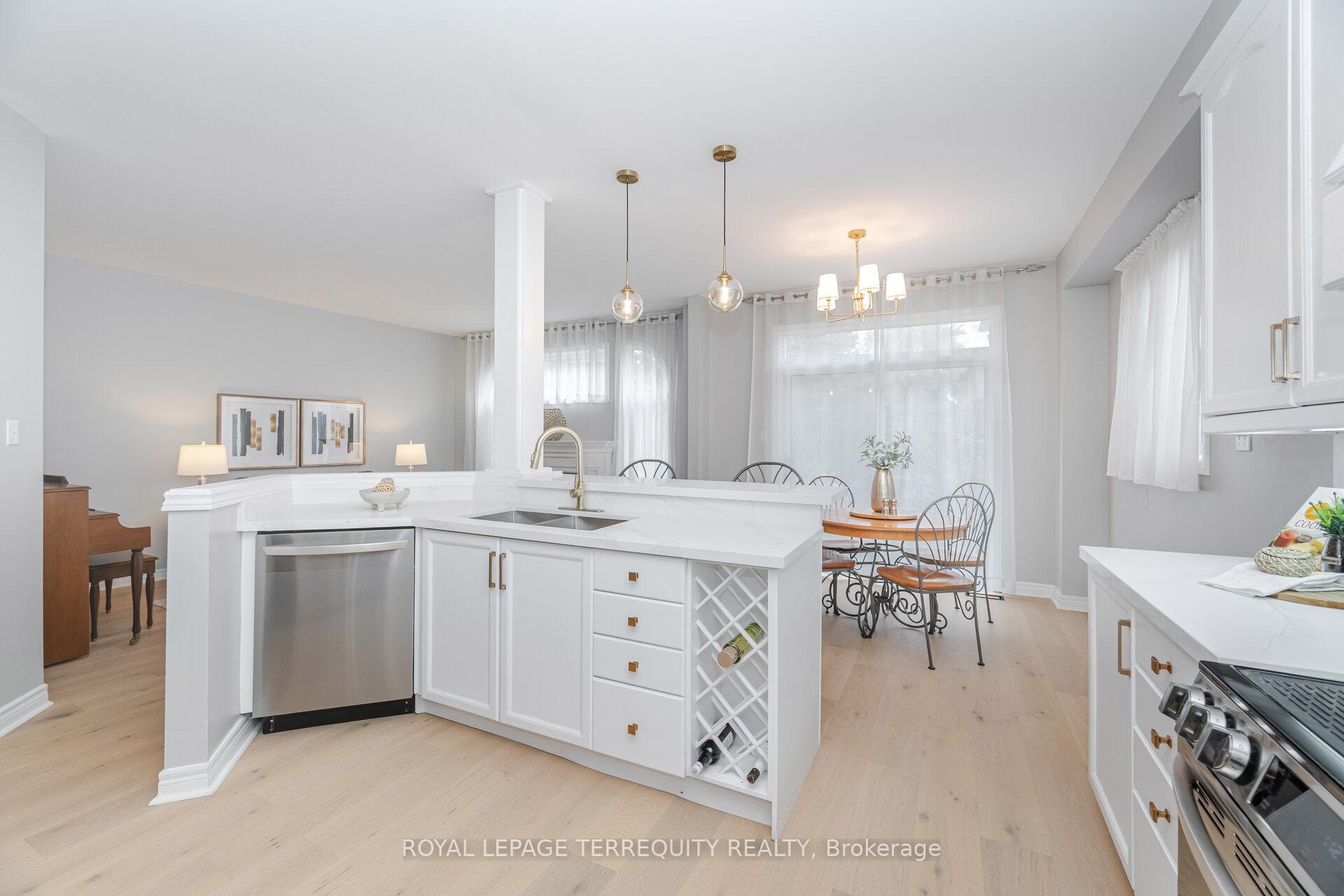 Photo 17 of 43 Black Walnut Drive, Markham, Legacy — HOMEH