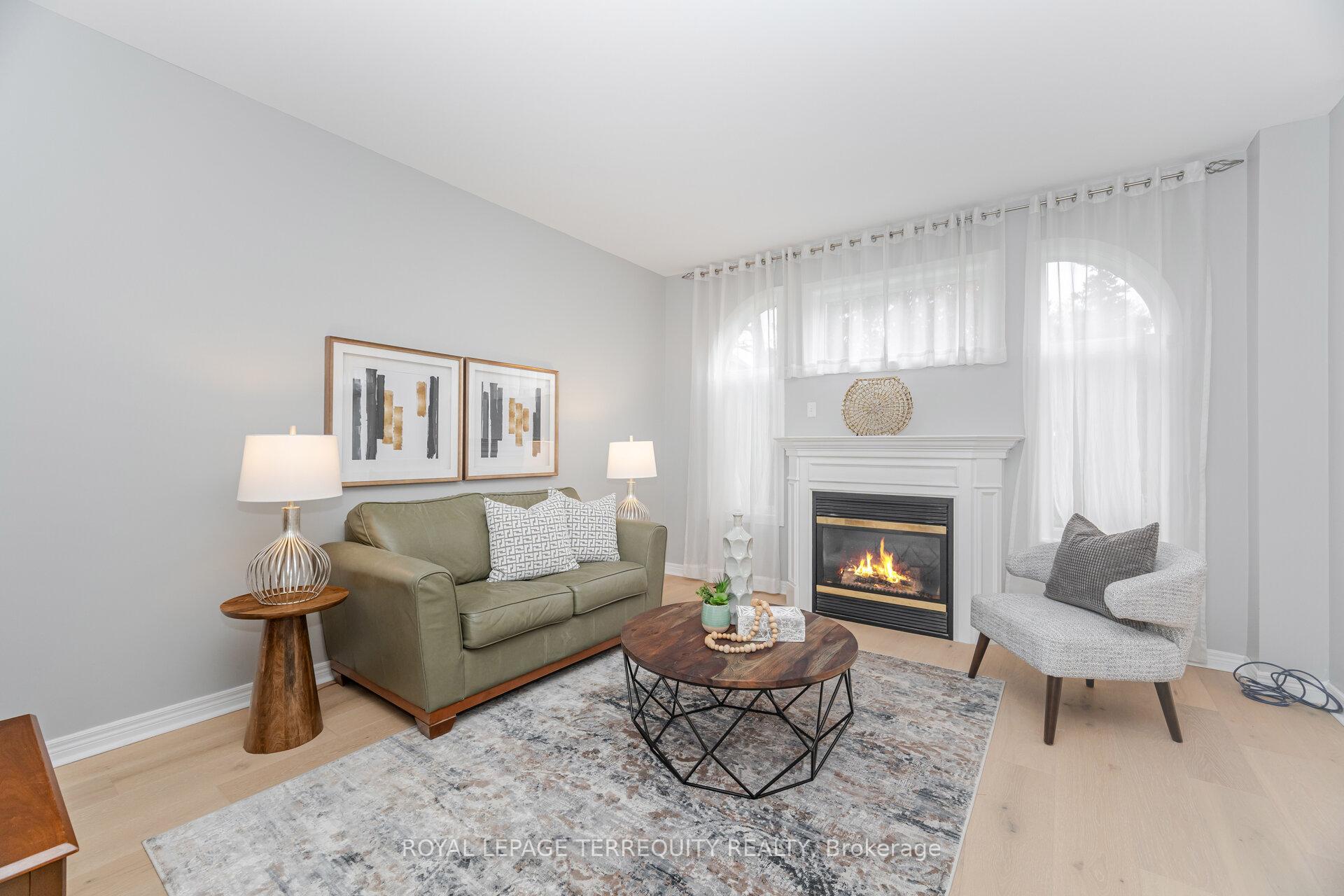 Photo 21 of 43 Black Walnut Drive, Markham, Legacy — HOMEH