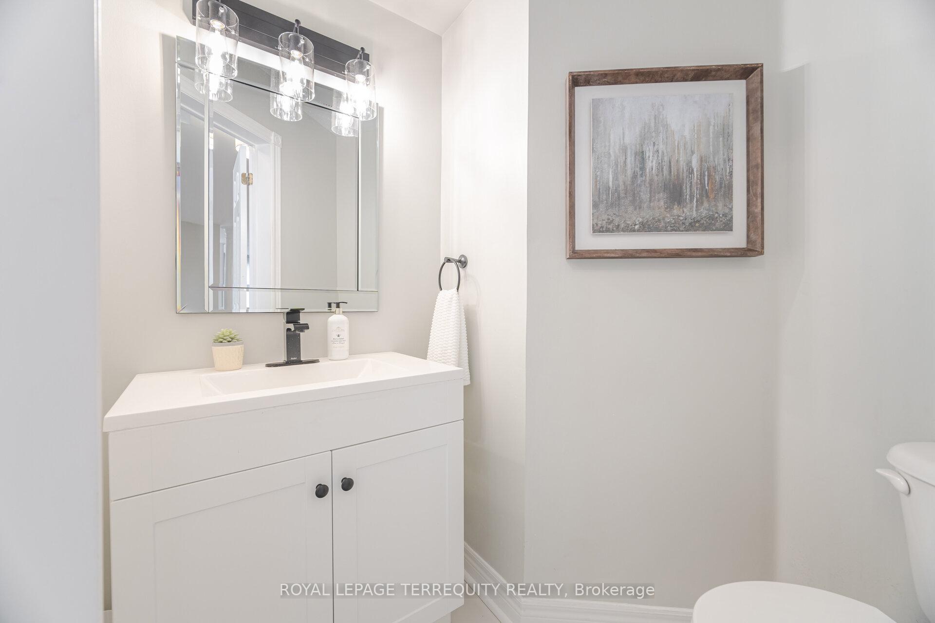 Photo 22 of 43 Black Walnut Drive, Markham, Legacy — HOMEH