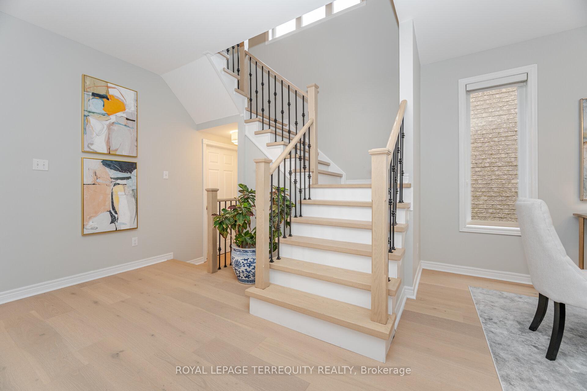 Photo 23 of 43 Black Walnut Drive, Markham, Legacy — HOMEH