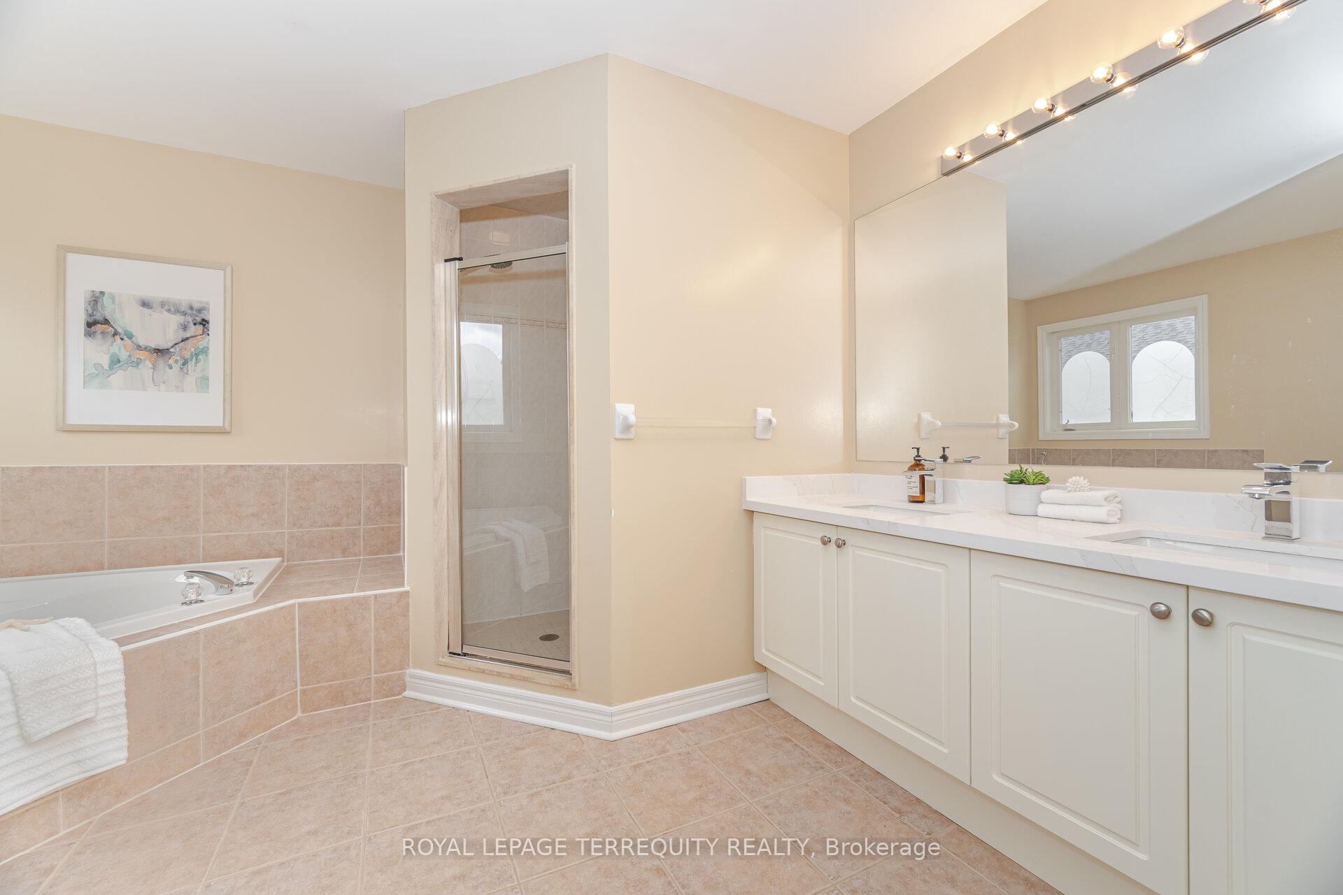 Photo 27 of 43 Black Walnut Drive, Markham, Legacy — HOMEH