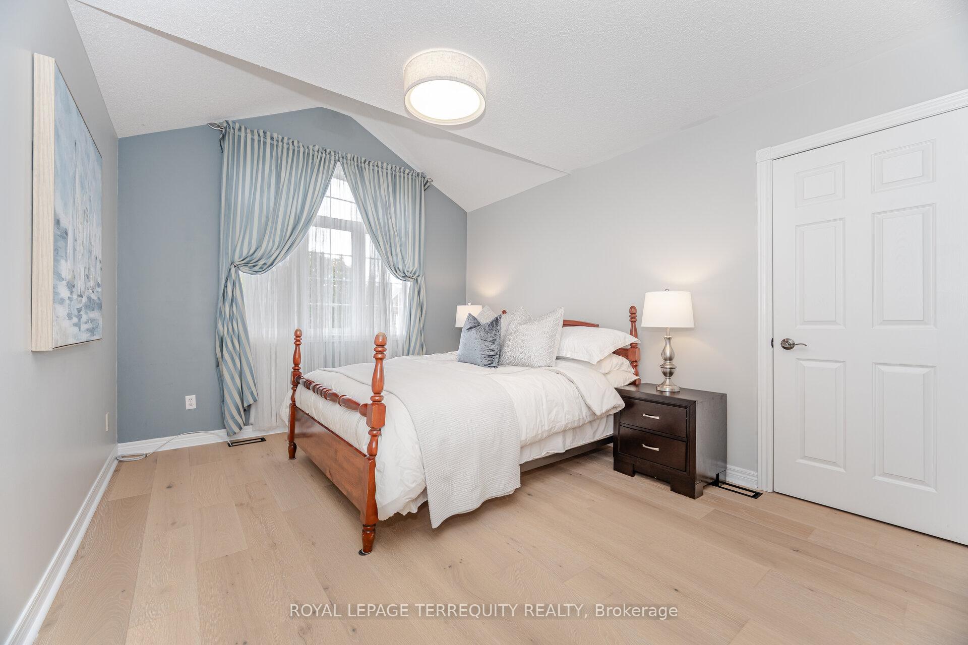 Photo 29 of 43 Black Walnut Drive, Markham, Legacy — HOMEH