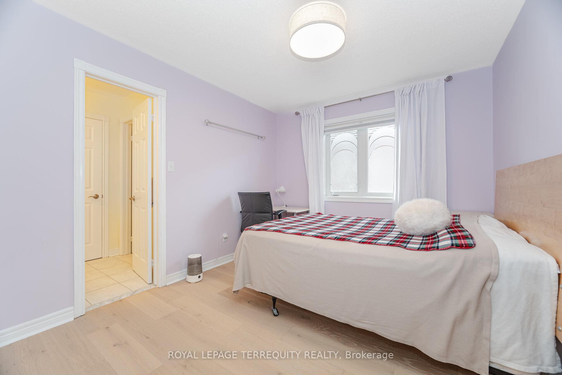 Photo 31 of 43 Black Walnut Drive, Markham, Legacy — HOMEH
