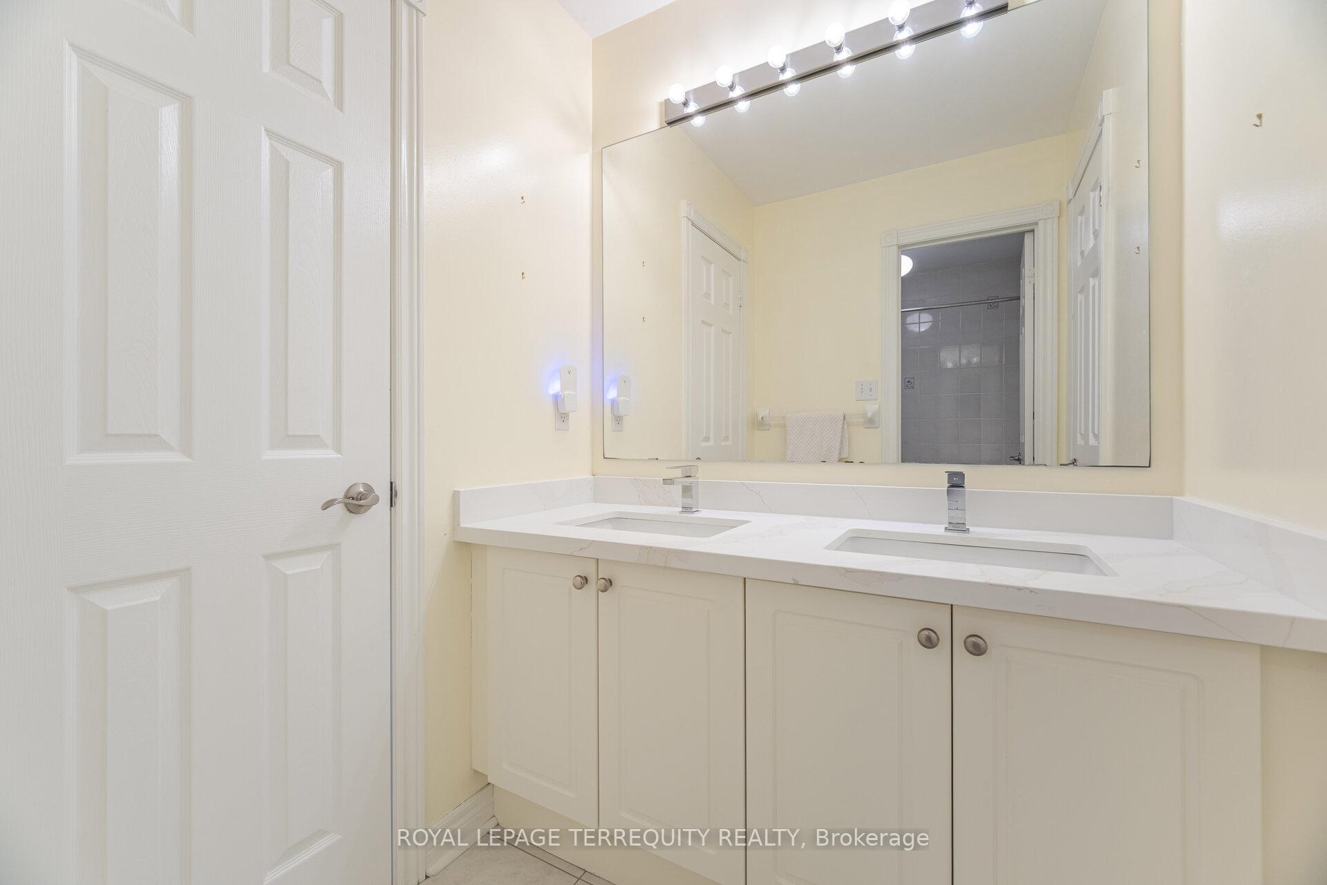 Photo 32 of 43 Black Walnut Drive, Markham, Legacy — HOMEH