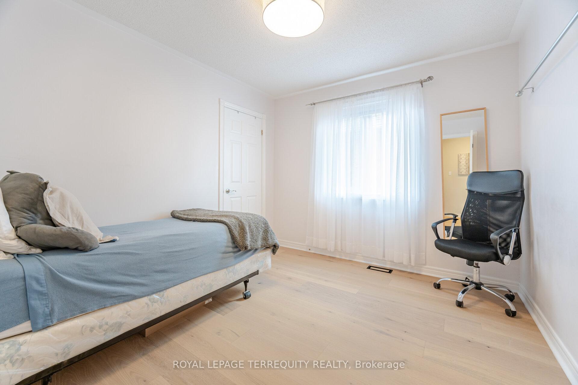 Photo 34 of 43 Black Walnut Drive, Markham, Legacy — HOMEH