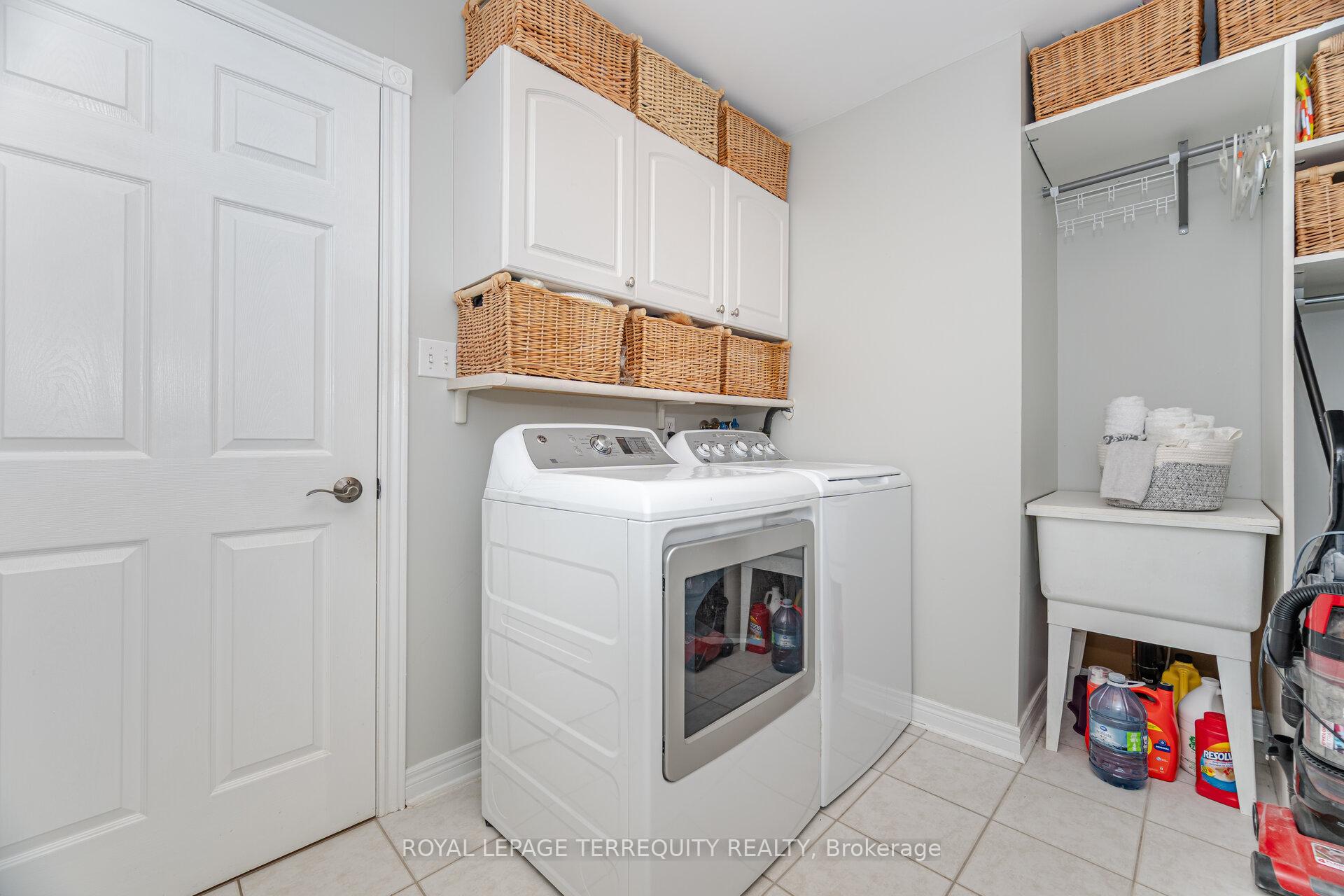 Photo 35 of 43 Black Walnut Drive, Markham, Legacy — HOMEH