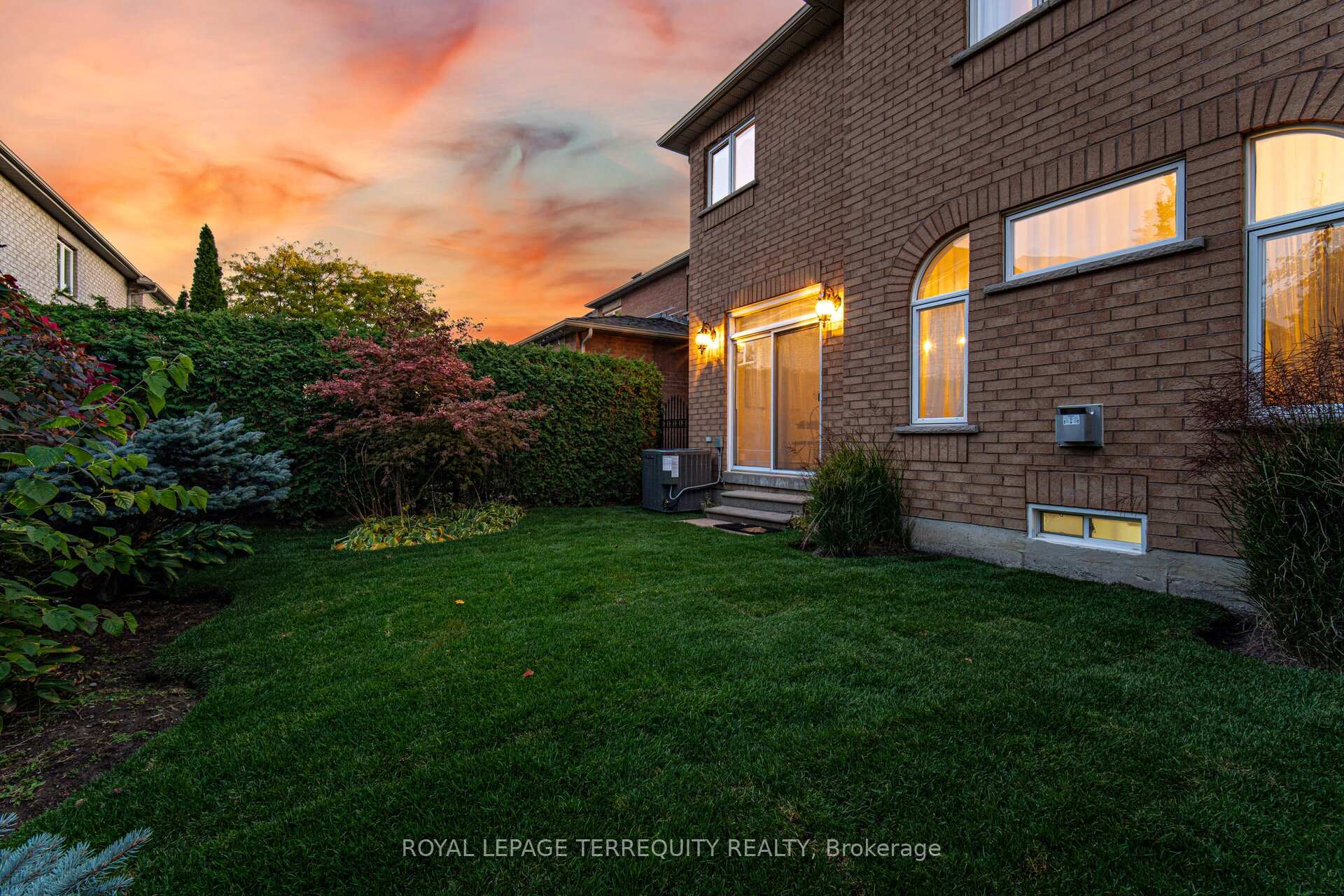 Photo 39 of 43 Black Walnut Drive, Markham, Legacy — HOMEH