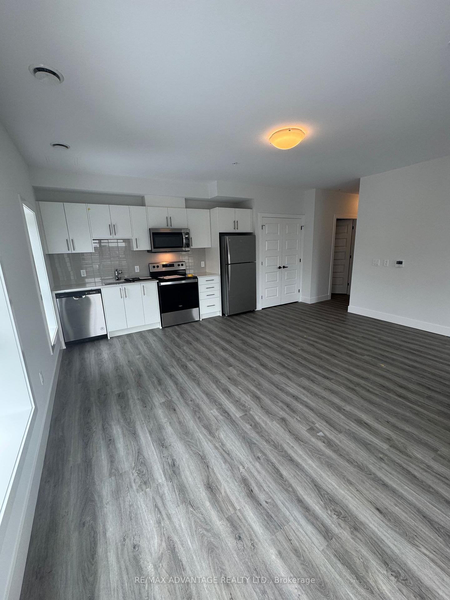 Photo 5 of Unit 412, 1000 Lackner Place, Kitchener — HOMEH