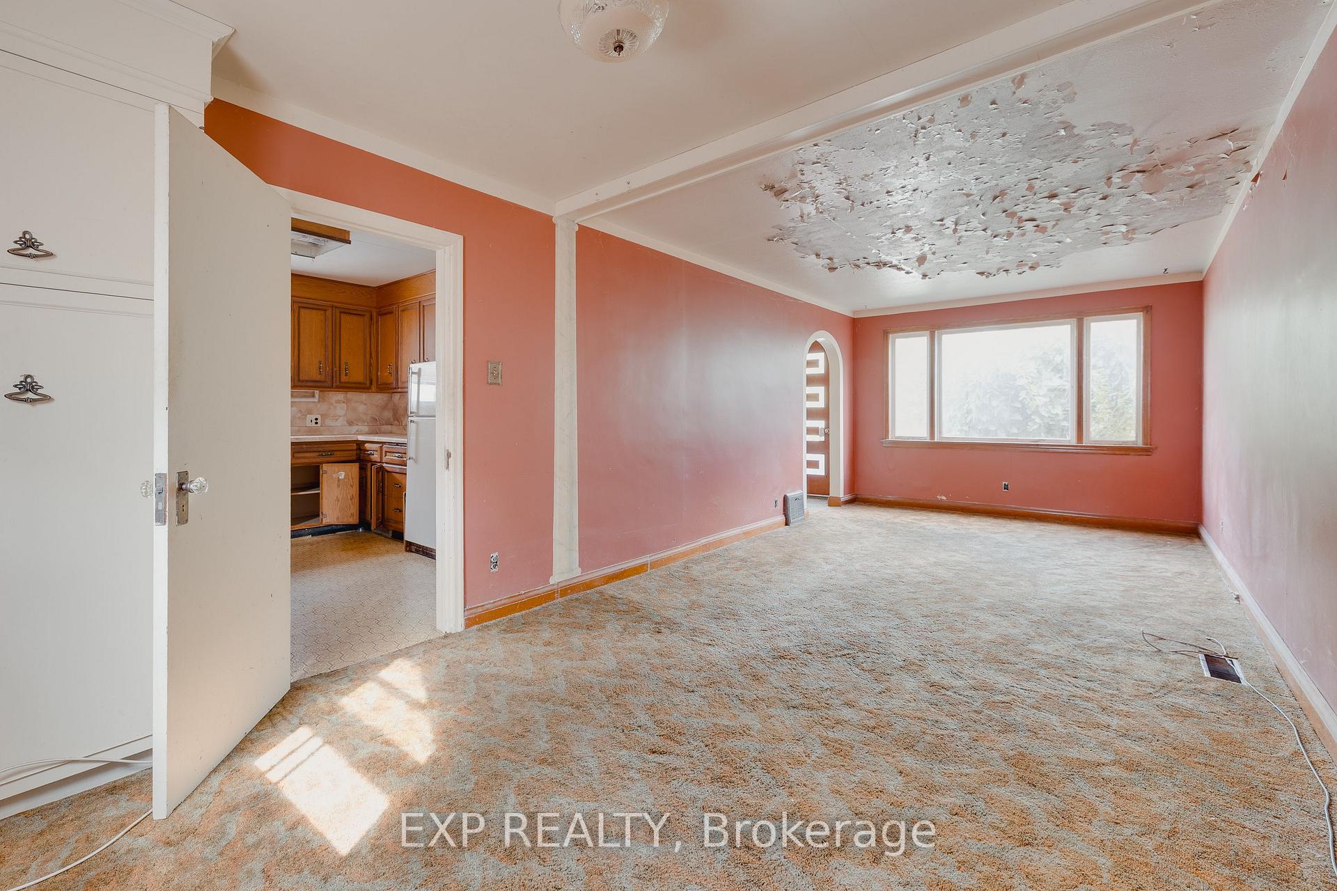 Photo 4 of 563 Wellington Street N, Kitchener — HOMEH