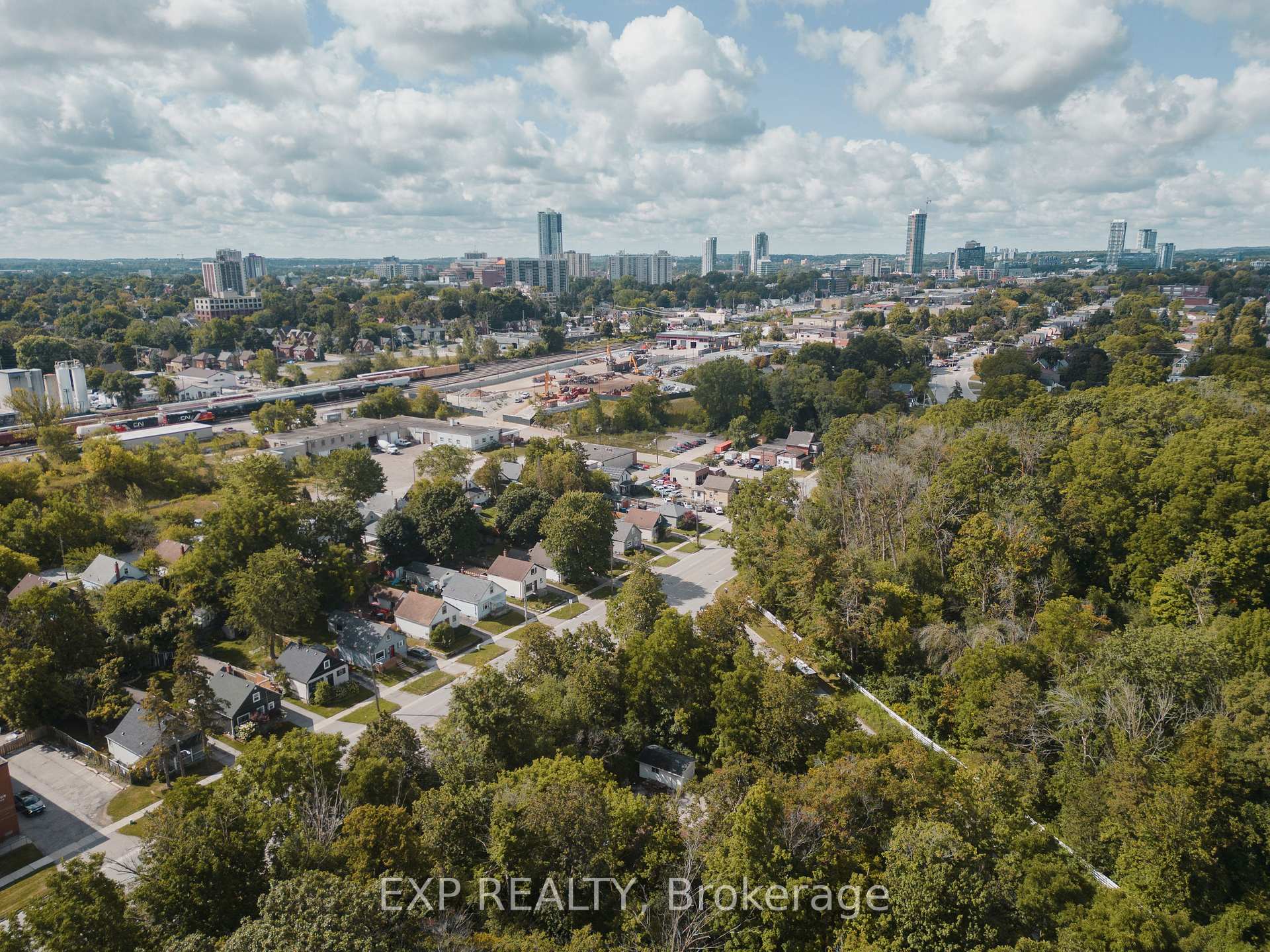 Photo 9 of 563 Wellington Street N, Kitchener — HOMEH