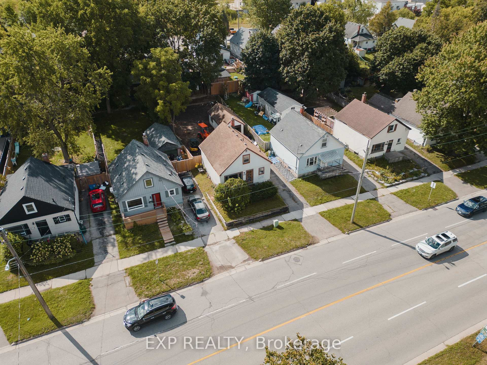 Photo 11 of 563 Wellington Street N, Kitchener — HOMEH