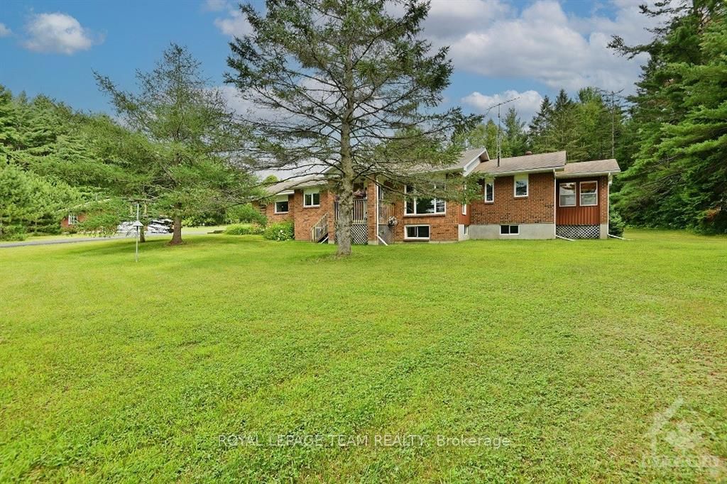 Photo 1 of 2836 White Lake Road, McNab/Braeside, Mcnab/Braeside Twps — HOMEH