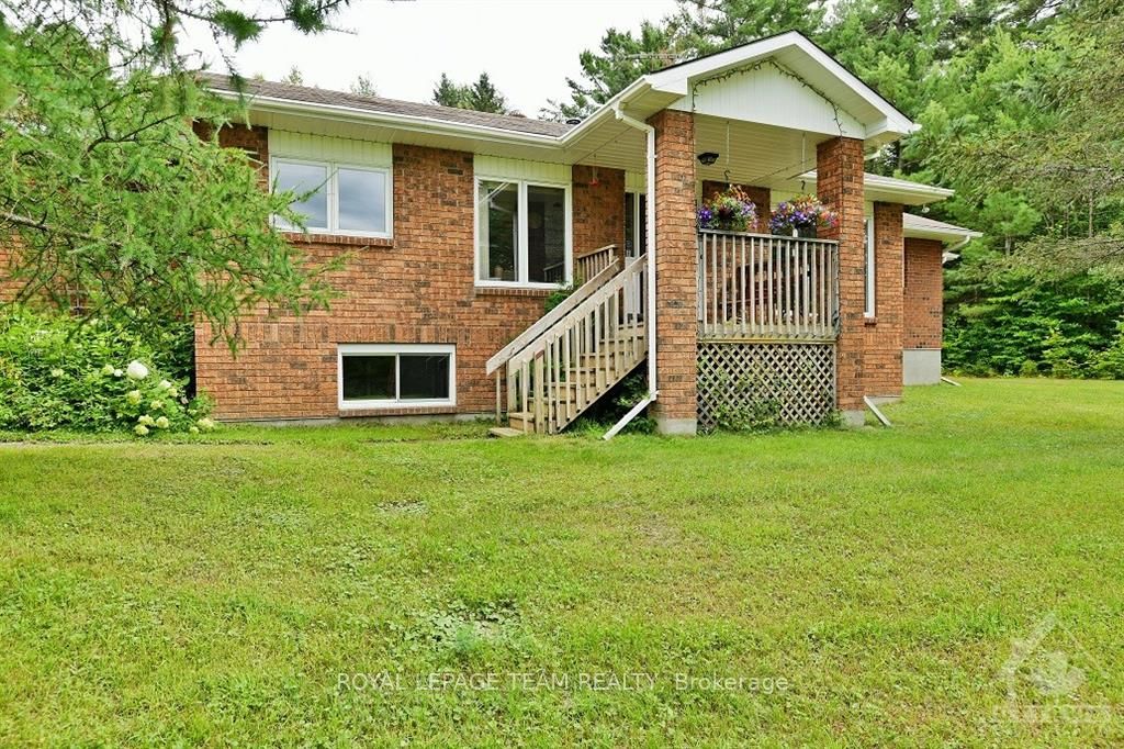 Photo 2 of 2836 White Lake Road, McNab/Braeside, Mcnab/Braeside Twps — HOMEH