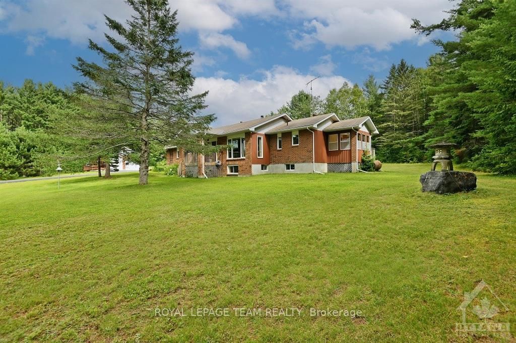 Photo 3 of 2836 White Lake Road, McNab/Braeside, Mcnab/Braeside Twps — HOMEH