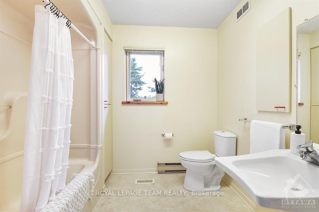Photo 11 of 2836 White Lake Road, McNab/Braeside, Mcnab/Braeside Twps — HOMEH