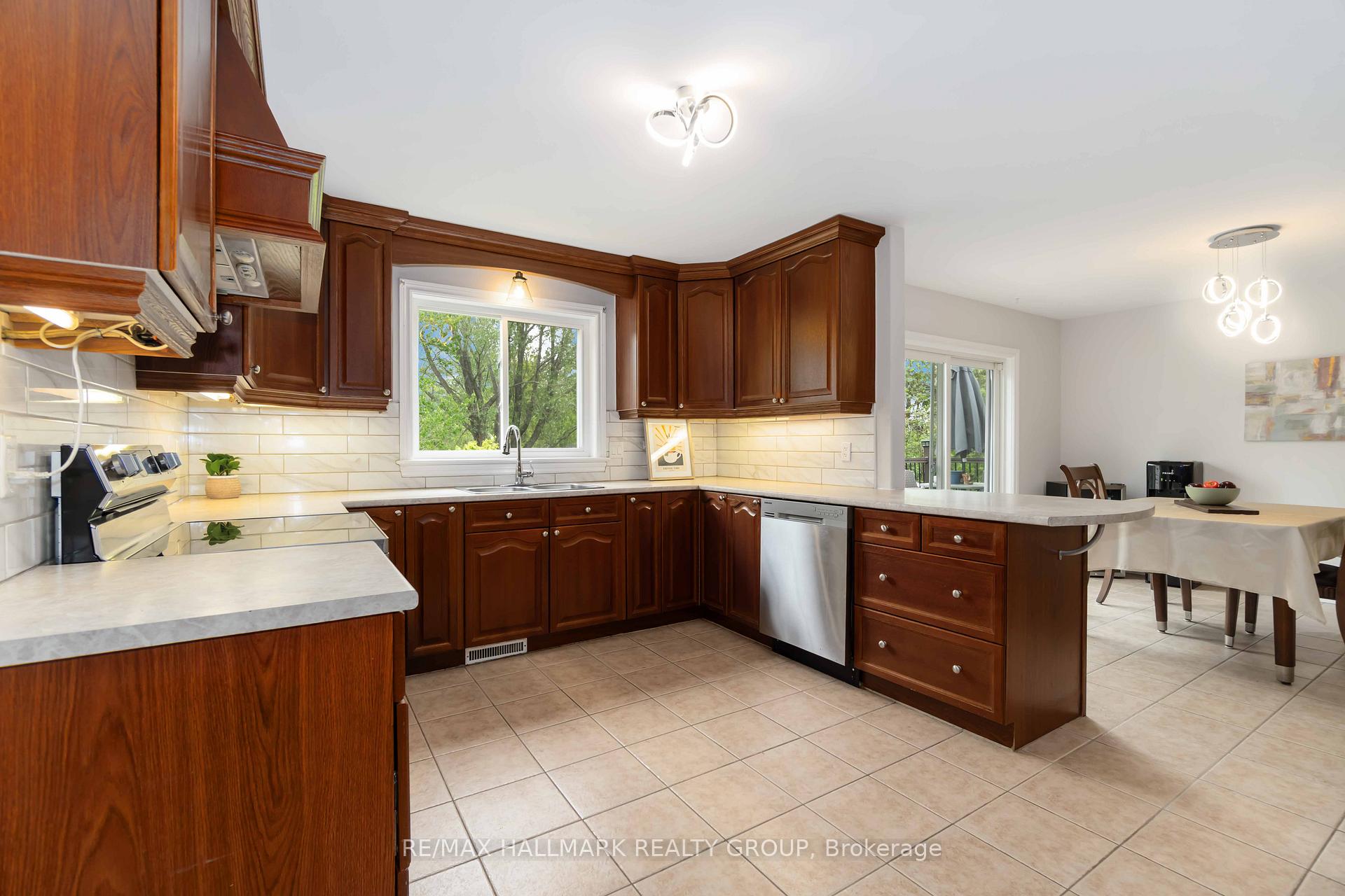Photo 6 of 7713 Fairhurst Drive, Ottawa, Rideau Twp S of Reg Rd 6 E of Mccordick Rd. — HOMEH