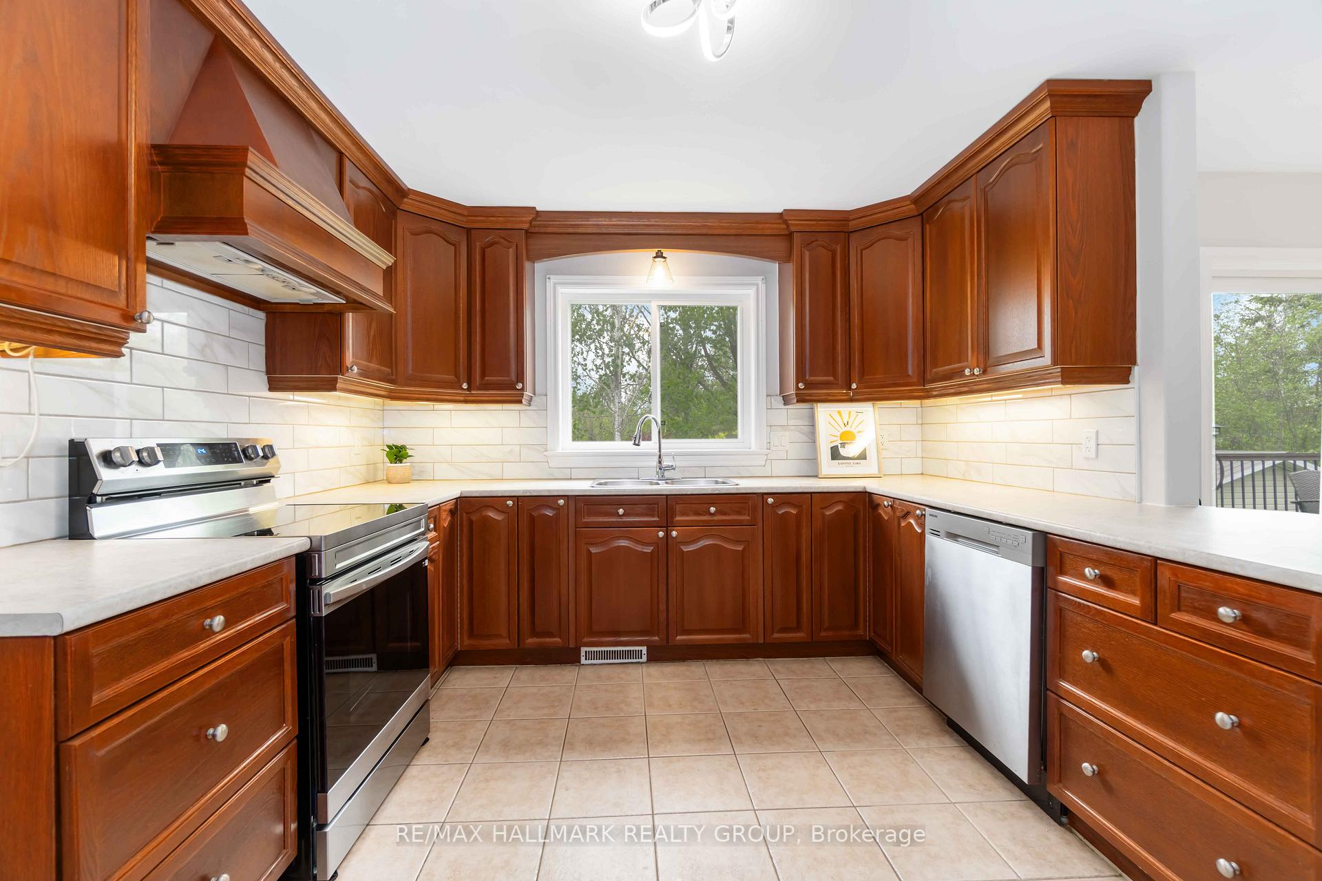 Photo 8 of 7713 Fairhurst Drive, Ottawa, Rideau Twp S of Reg Rd 6 E of Mccordick Rd. — HOMEH