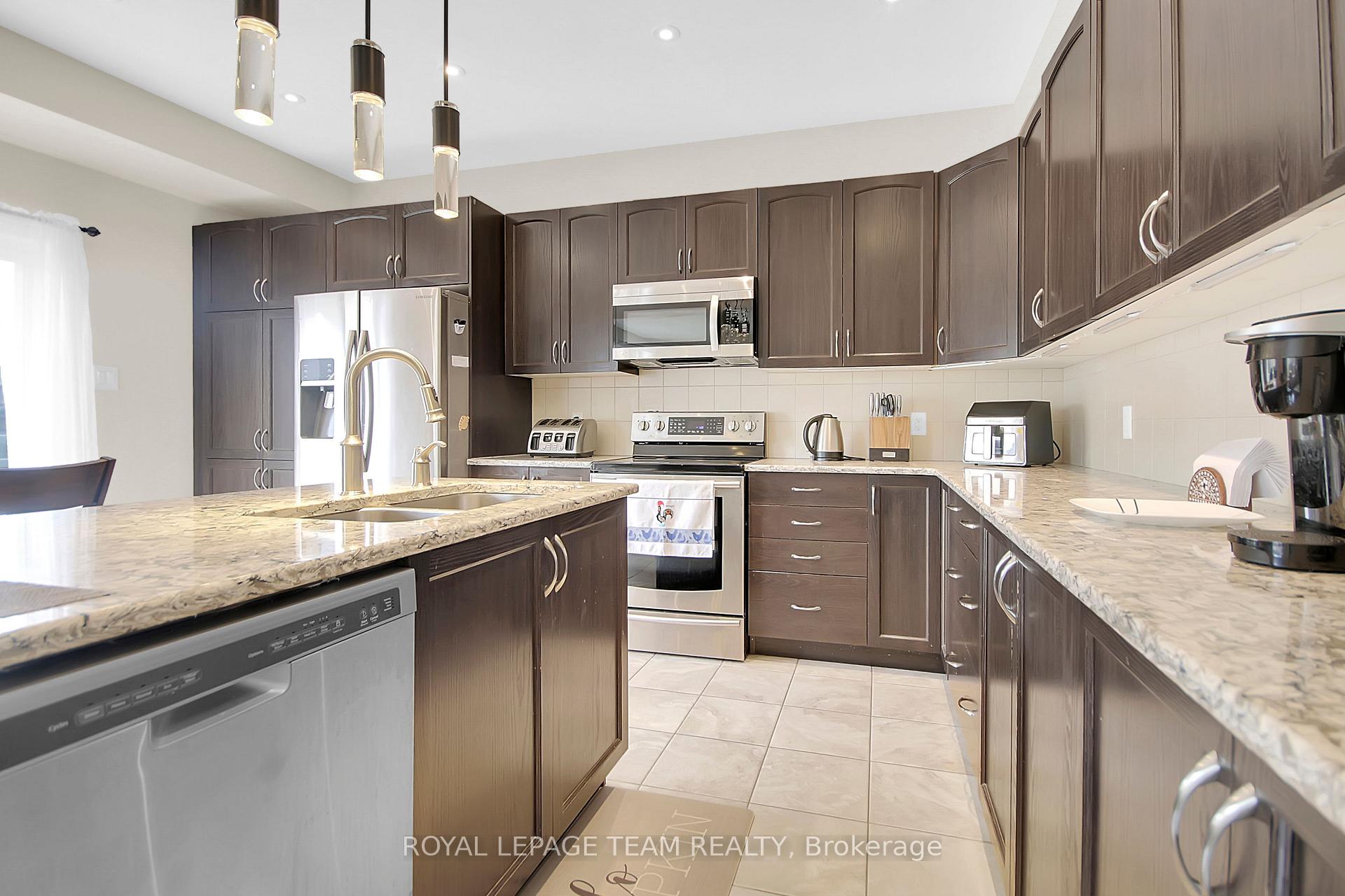 Photo 16 of 217 Balikun Heights, Ottawa, Kanata - Emerald Meadows/Trailwest — HOMEH