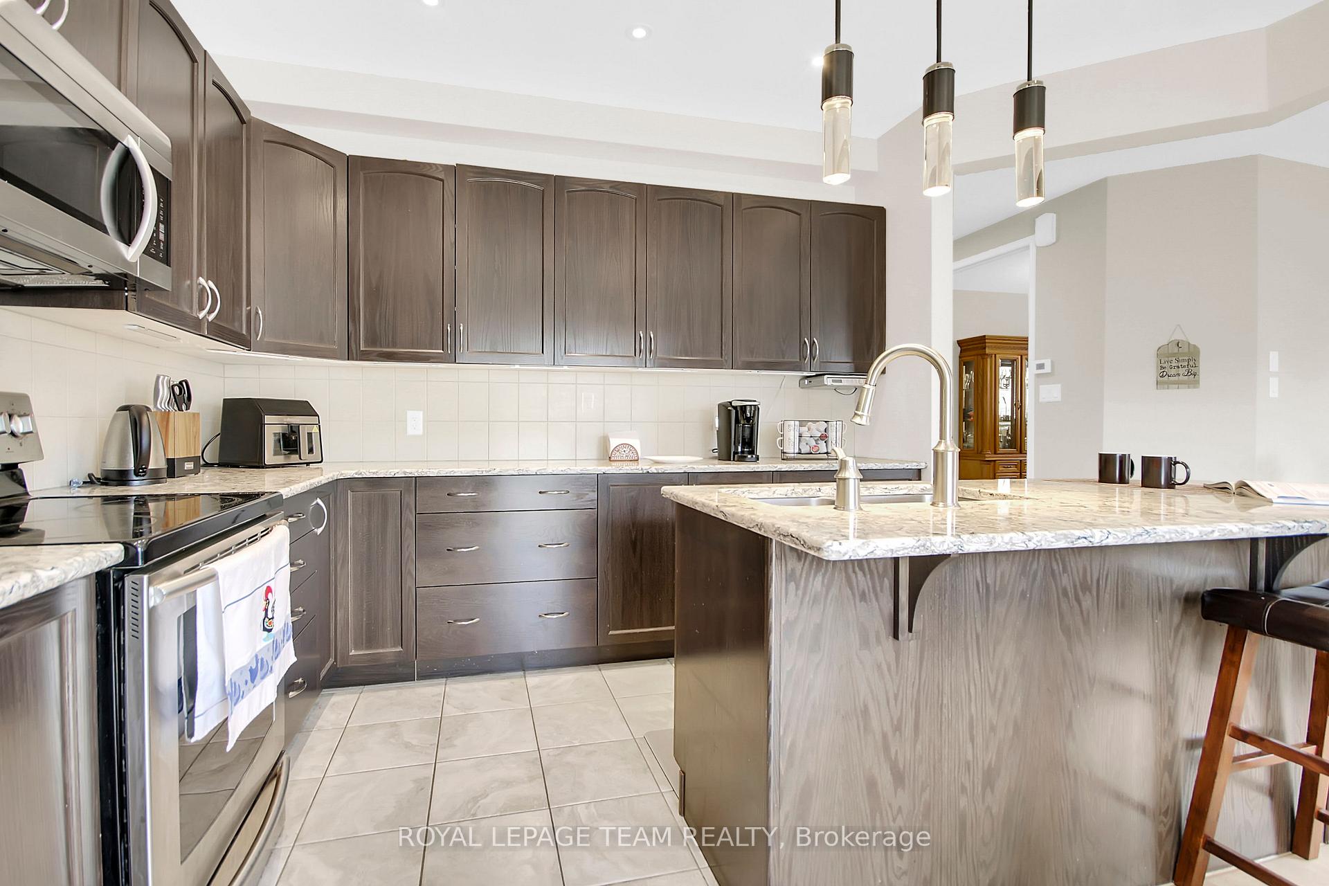Photo 17 of 217 Balikun Heights, Ottawa, Kanata - Emerald Meadows/Trailwest — HOMEH