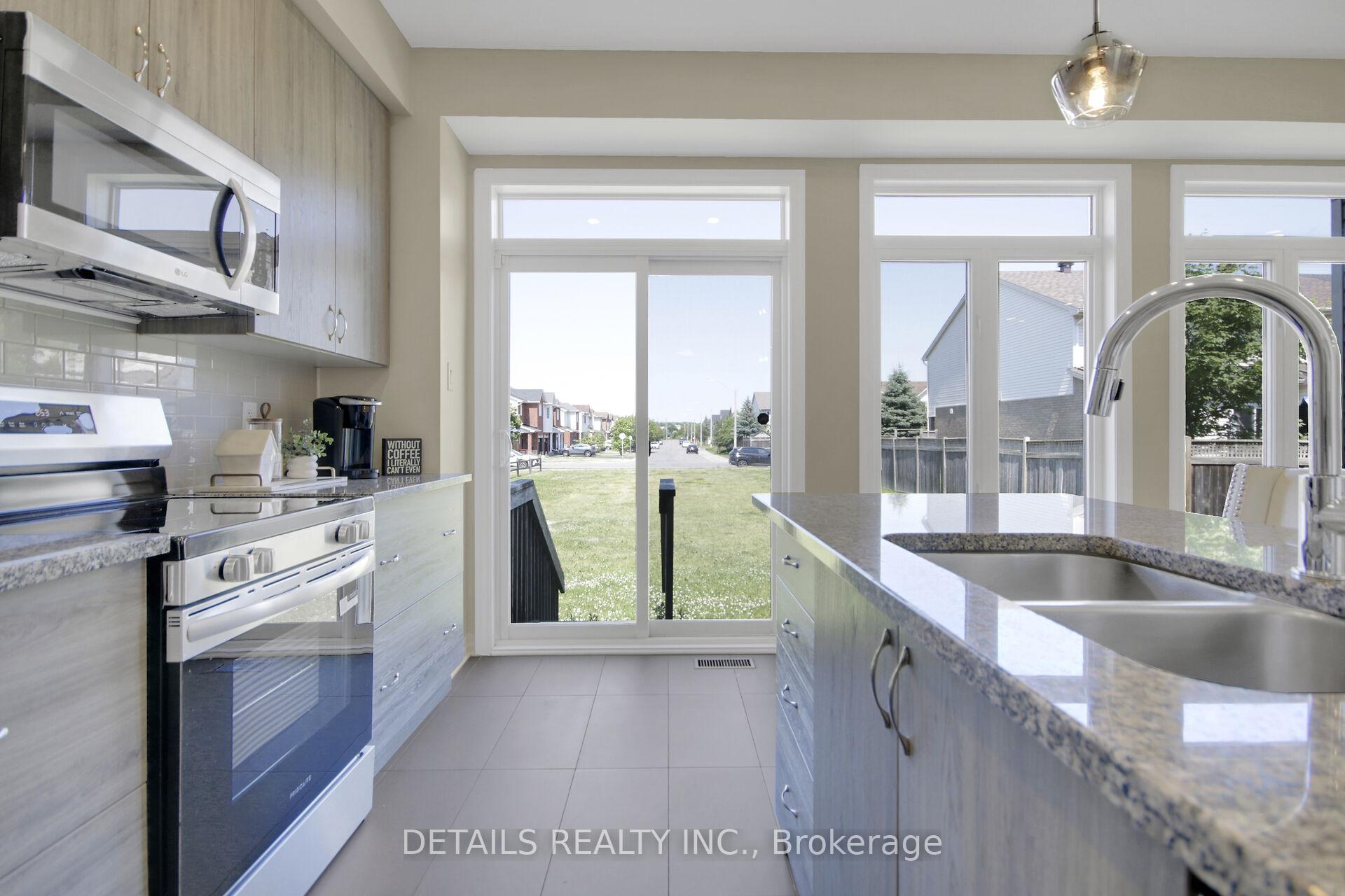 Photo 8 of 136 Overberg Way, Ottawa, Kanata - Emerald Meadows/Trailwest — HOMEH