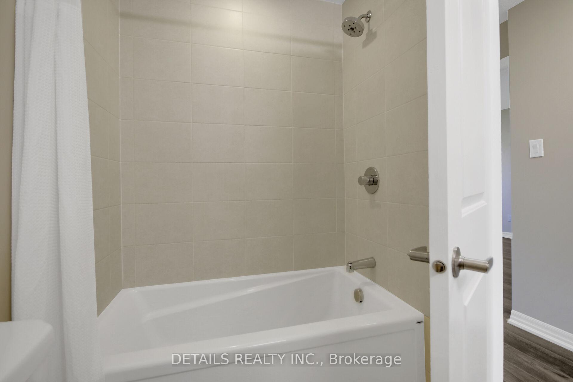Photo 34 of 136 Overberg Way, Ottawa, Kanata - Emerald Meadows/Trailwest — HOMEH