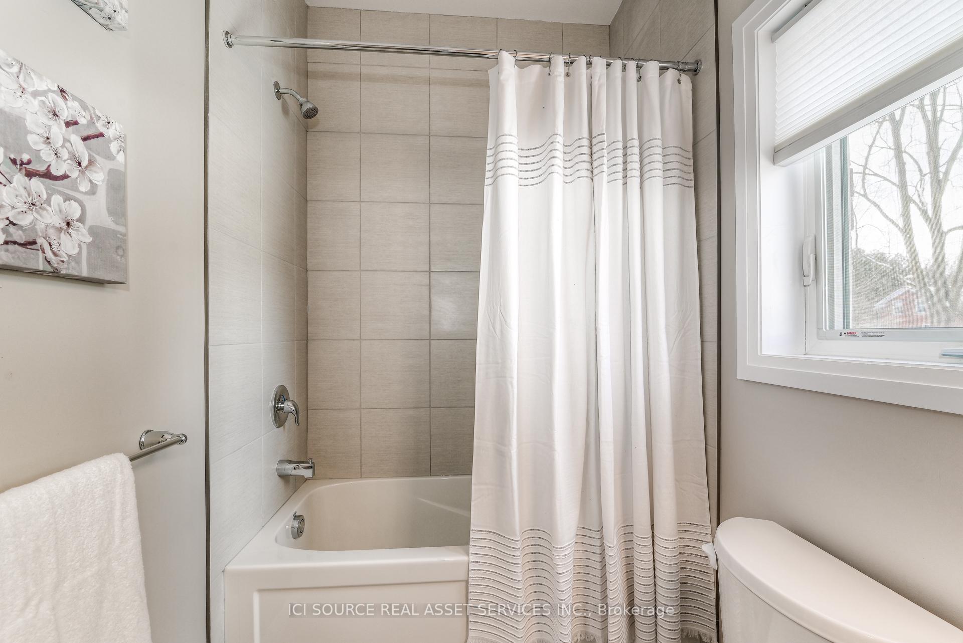 Photo 17 of 23 Drummond Drive, Kitchener, Lower Doon — HOMEH