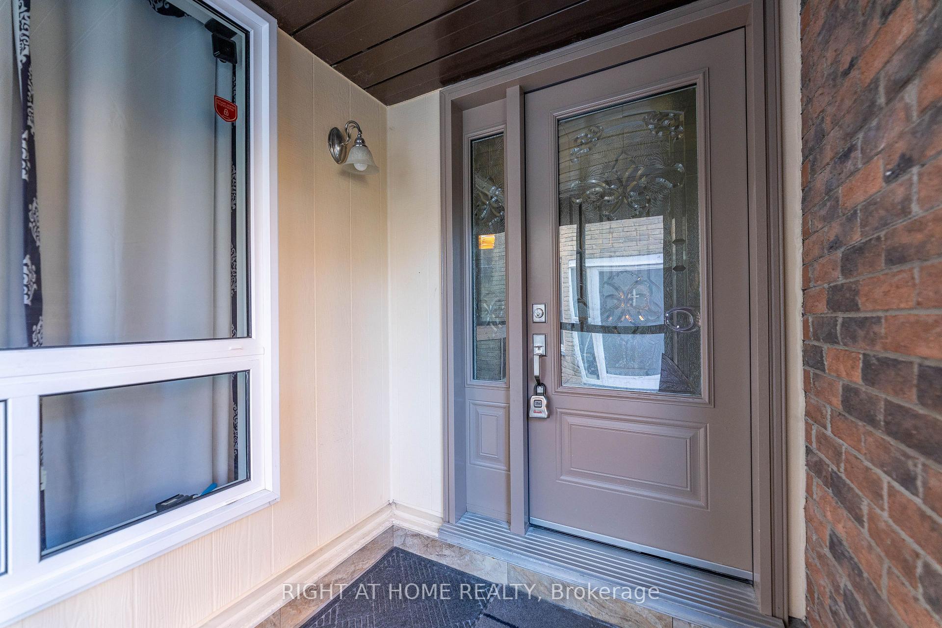 Photo 3 of 37 Cheeseman Drive, Markham, Milliken Mills West — HOMEH