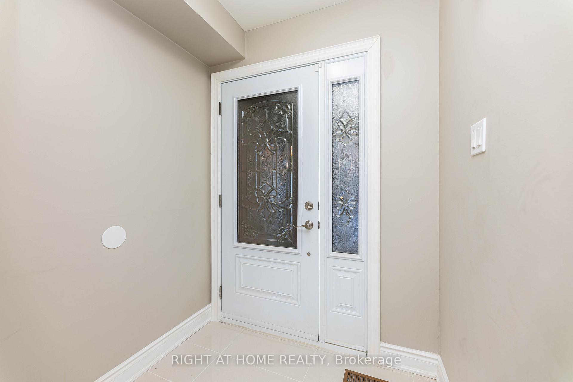 Photo 4 of 37 Cheeseman Drive, Markham, Milliken Mills West — HOMEH