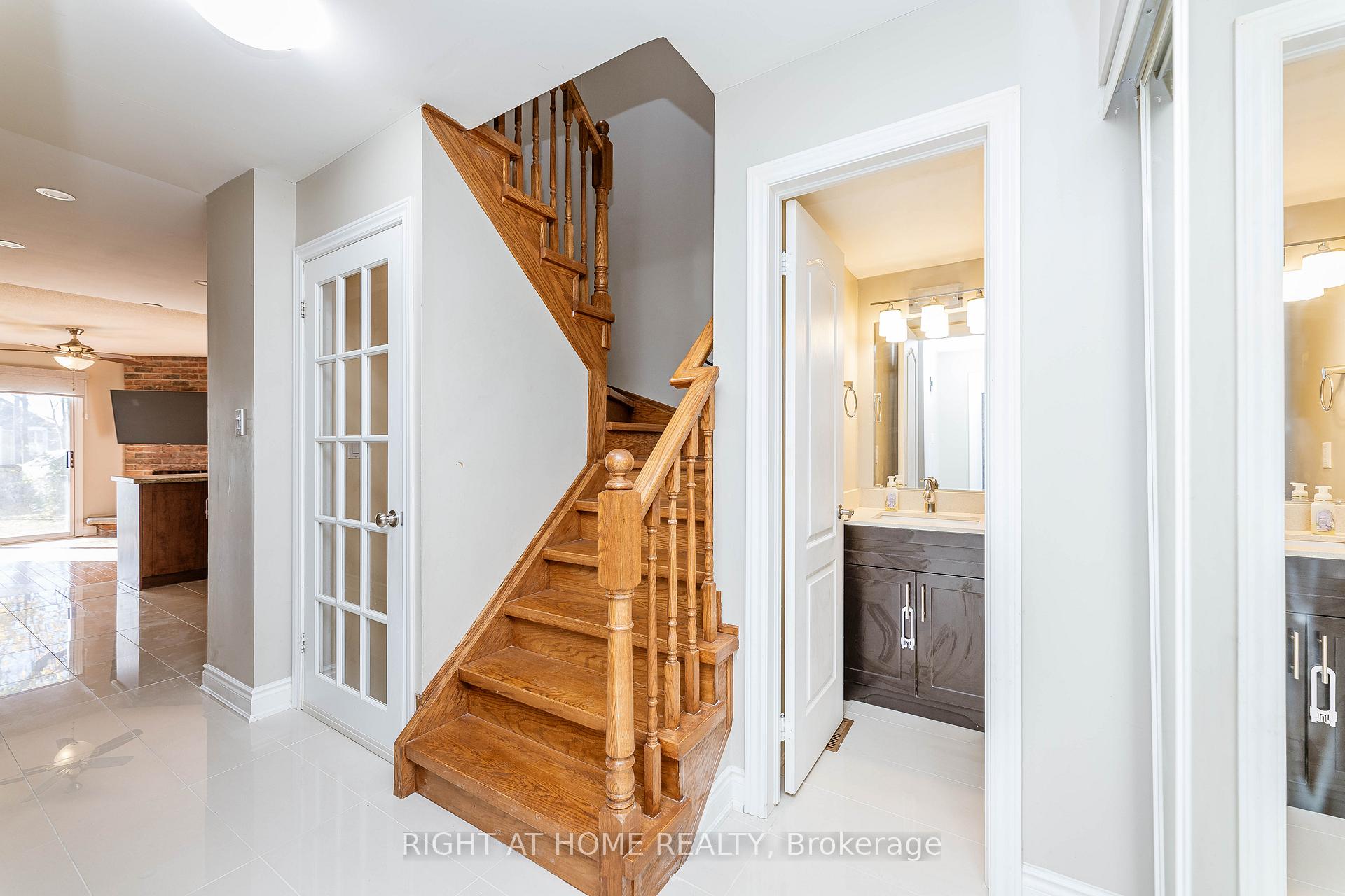 Photo 5 of 37 Cheeseman Drive, Markham, Milliken Mills West — HOMEH