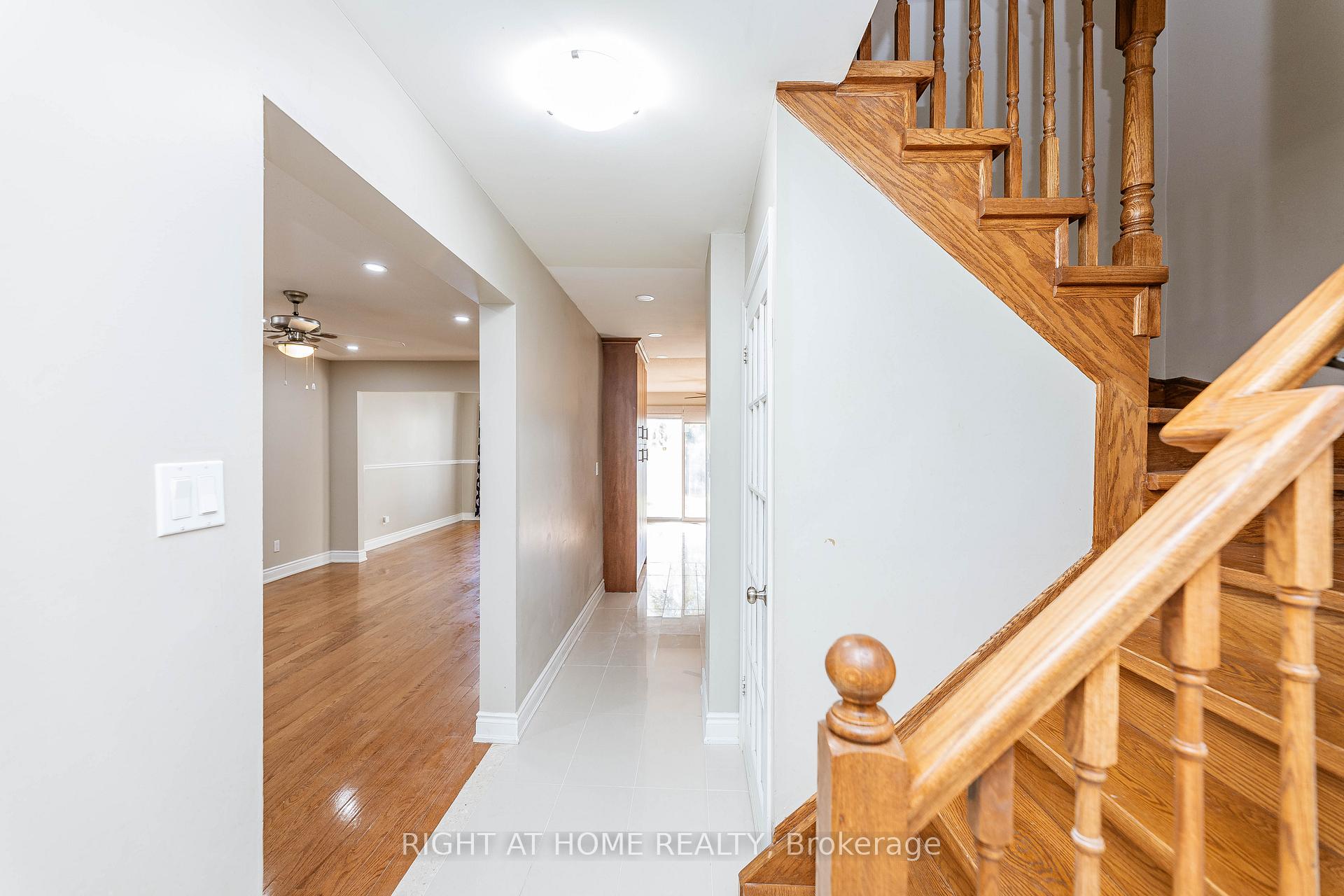 Photo 7 of 37 Cheeseman Drive, Markham, Milliken Mills West — HOMEH