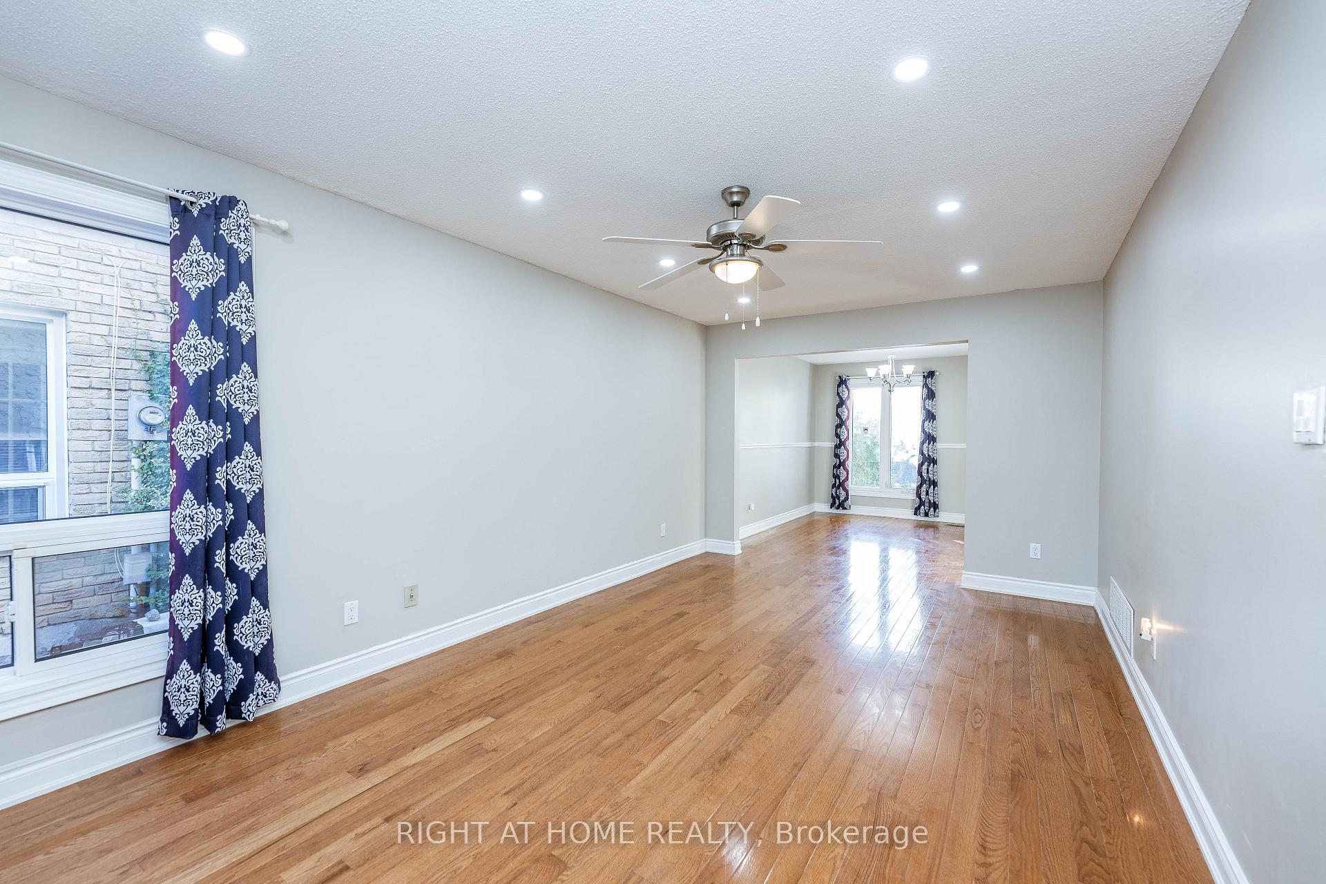 Photo 8 of 37 Cheeseman Drive, Markham, Milliken Mills West — HOMEH