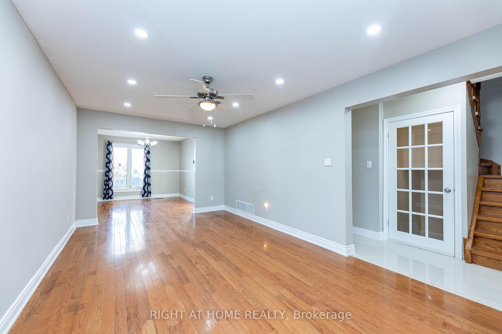 Photo 9 of 37 Cheeseman Drive, Markham, Milliken Mills West — HOMEH