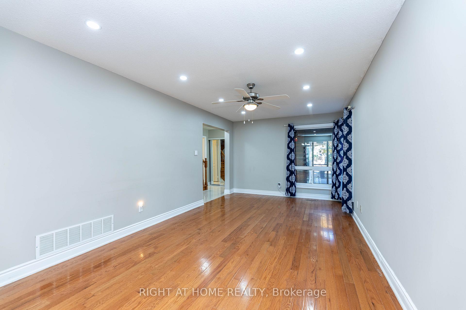 Photo 10 of 37 Cheeseman Drive, Markham, Milliken Mills West — HOMEH