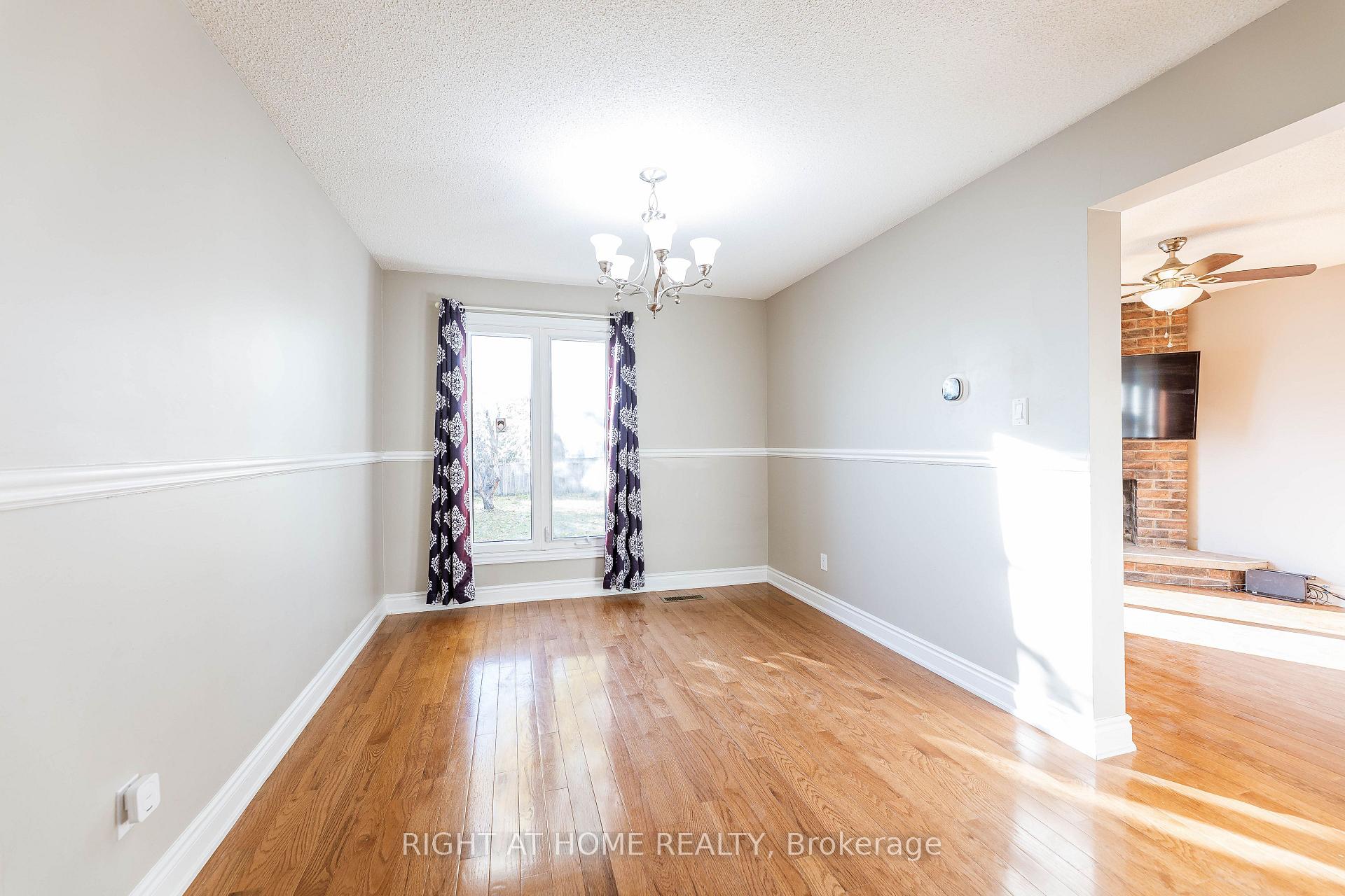 Photo 11 of 37 Cheeseman Drive, Markham, Milliken Mills West — HOMEH