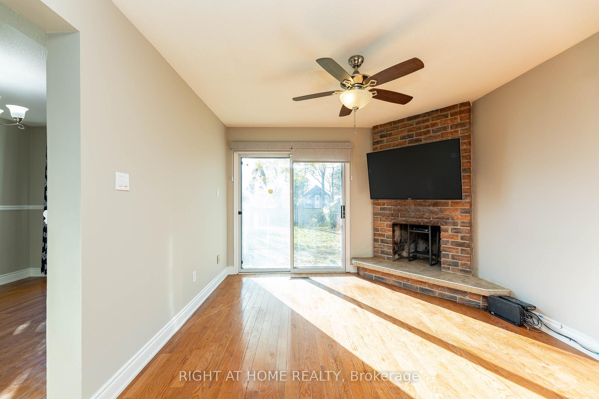 Photo 14 of 37 Cheeseman Drive, Markham, Milliken Mills West — HOMEH