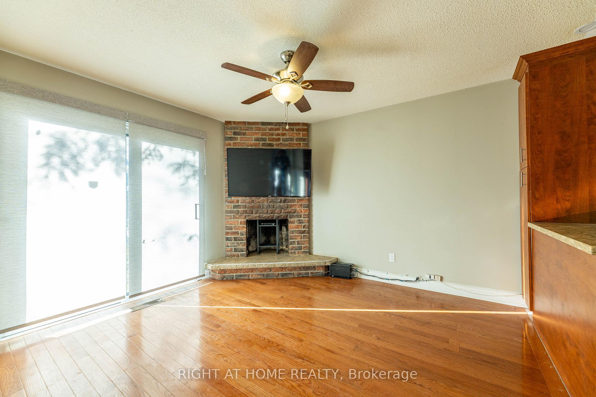 Photo 15 of 37 Cheeseman Drive, Markham, Milliken Mills West — HOMEH