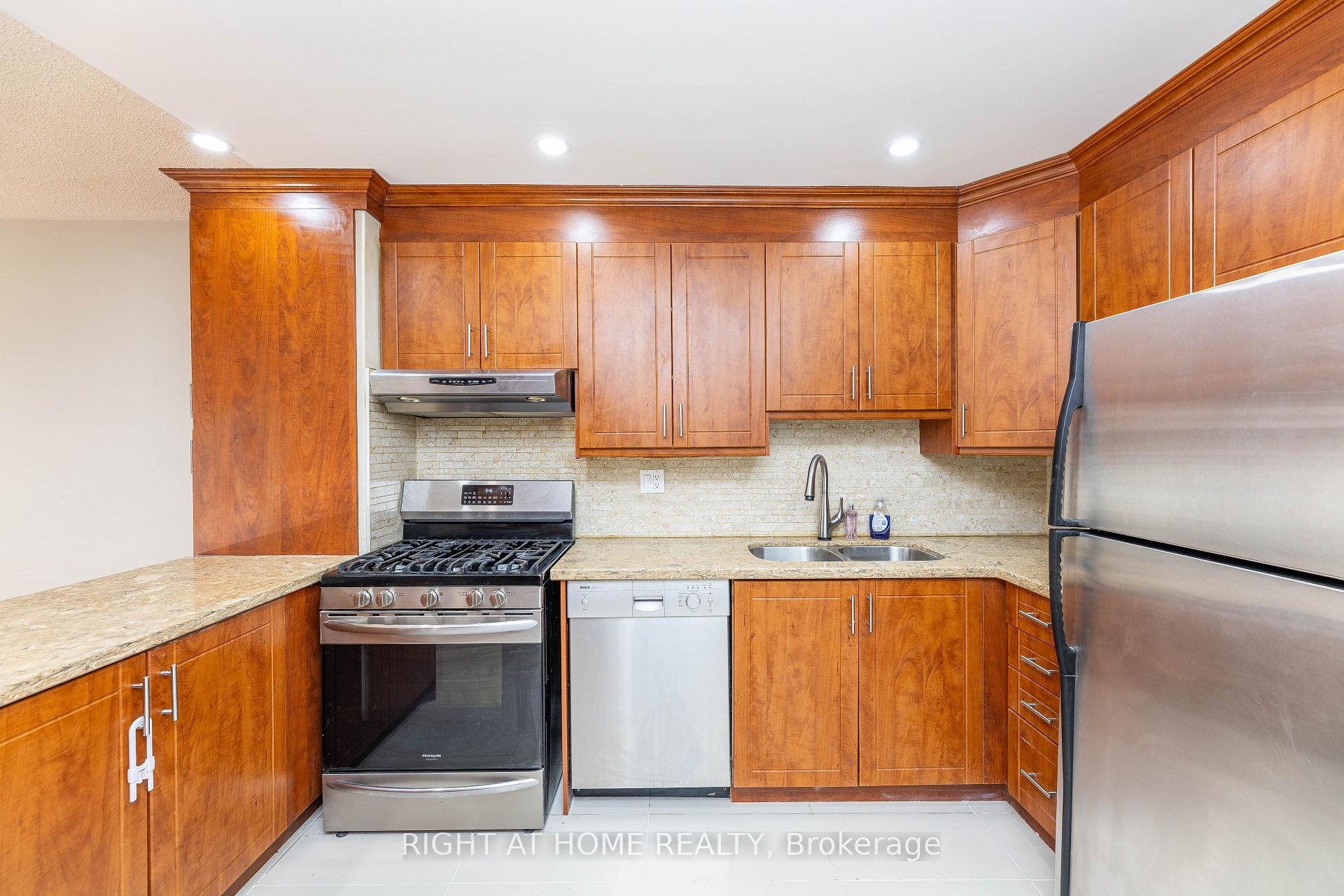 Photo 16 of 37 Cheeseman Drive, Markham, Milliken Mills West — HOMEH