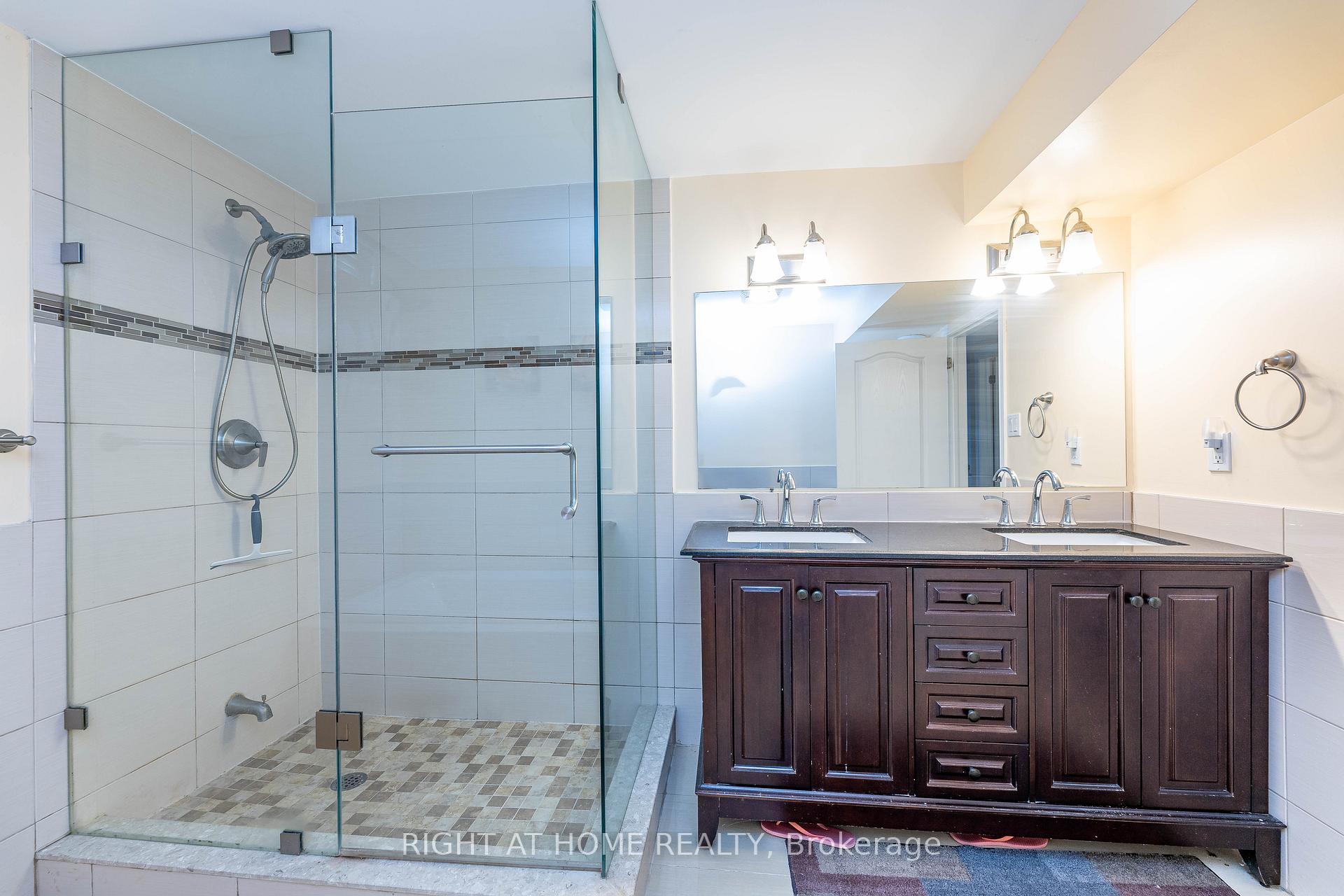 Photo 32 of 37 Cheeseman Drive, Markham, Milliken Mills West — HOMEH