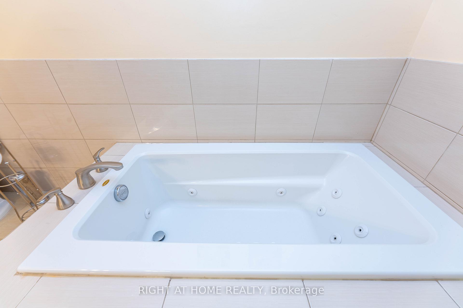 Photo 33 of 37 Cheeseman Drive, Markham, Milliken Mills West — HOMEH