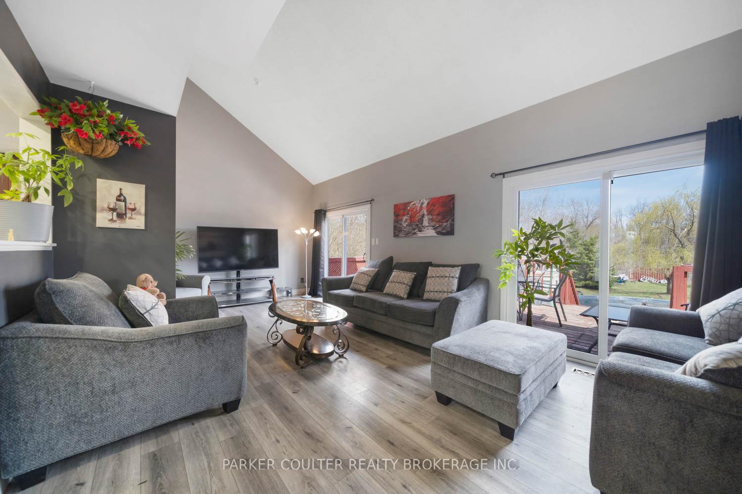 Photo 8 of 973 Church Drive, Innisfil, Lefroy — HOMEH