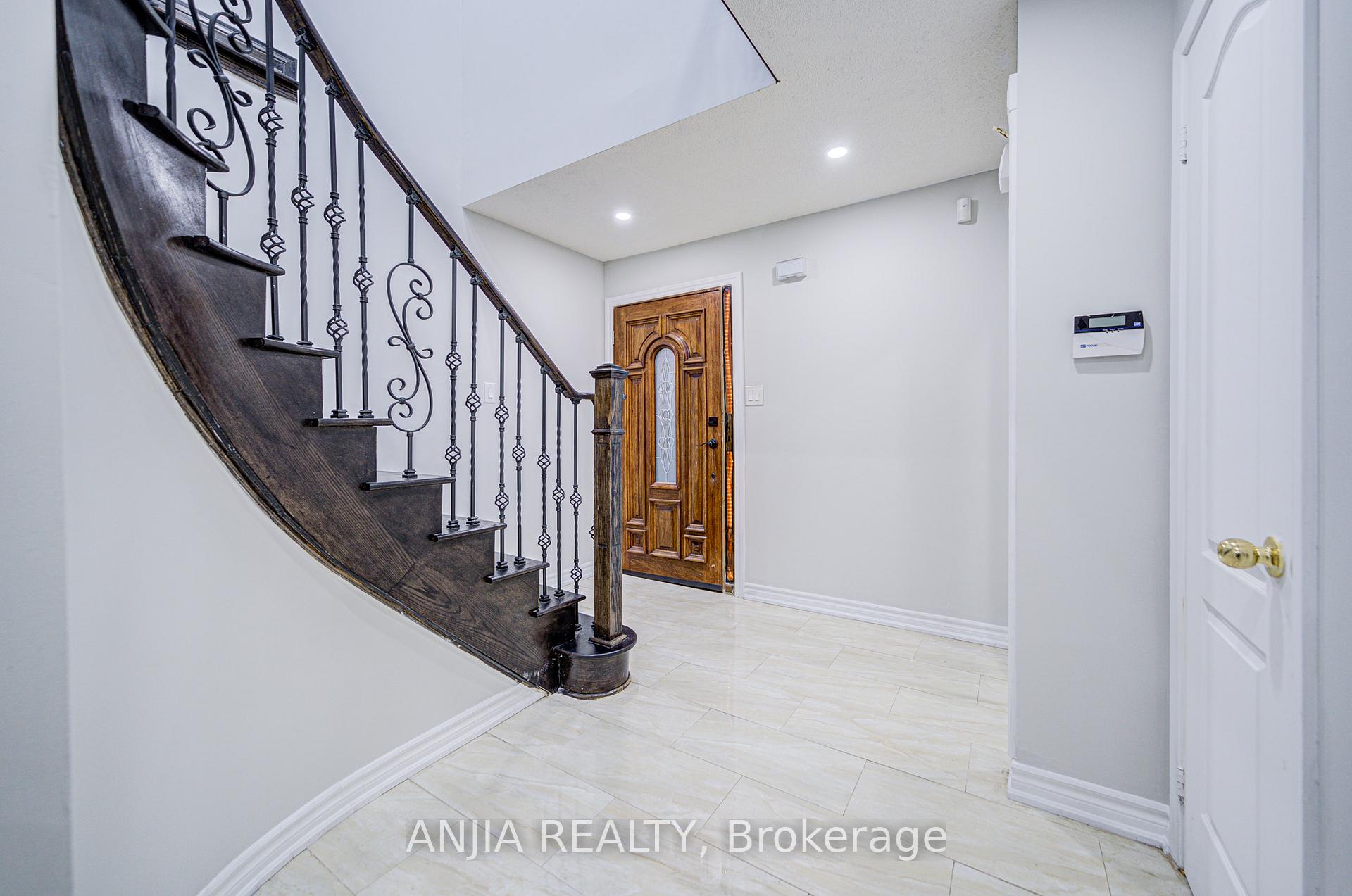 Photo 4 of 34 Terrosa Road, Markham, Middlefield — HOMEH