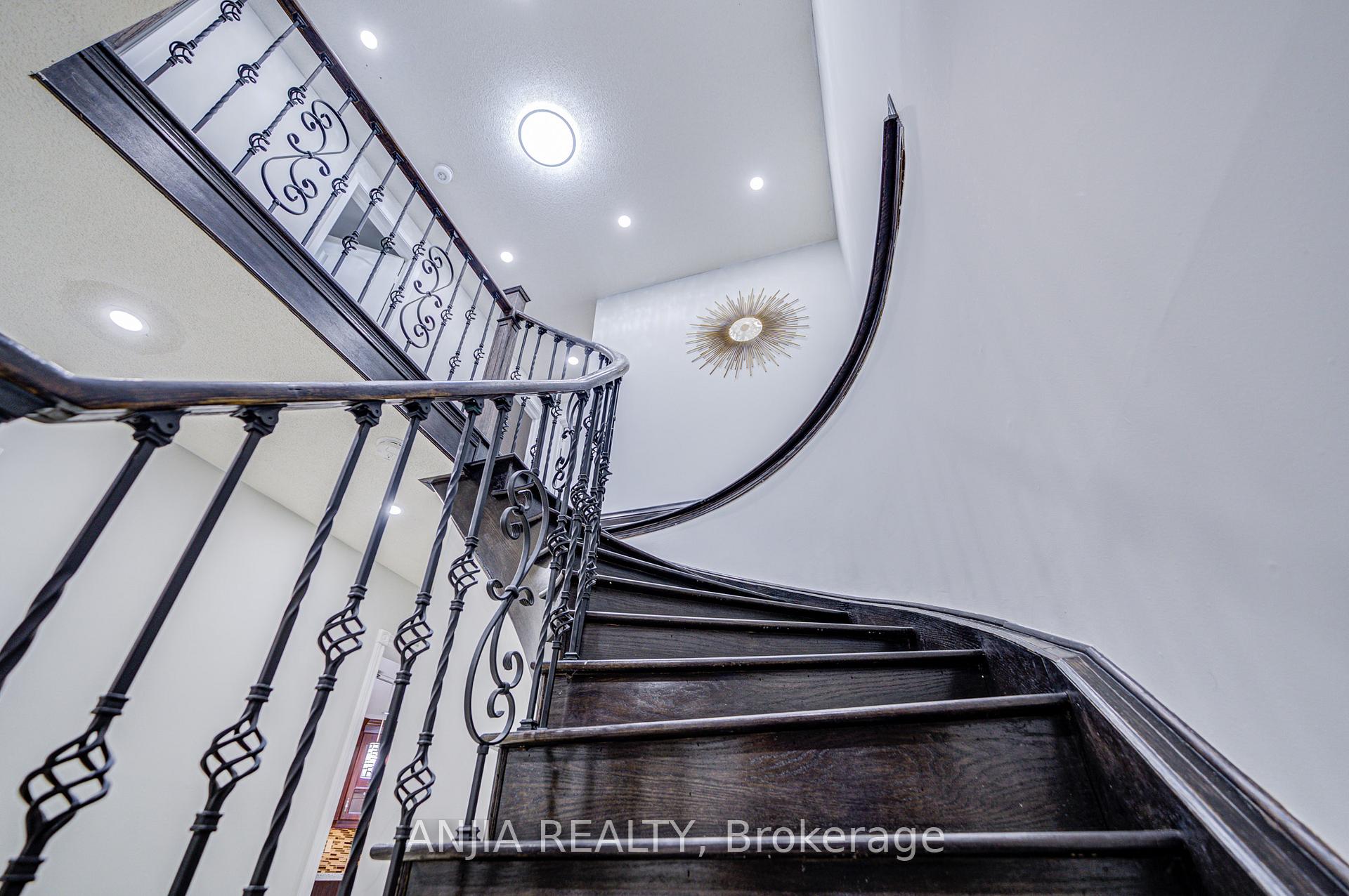 Photo 5 of 34 Terrosa Road, Markham, Middlefield — HOMEH