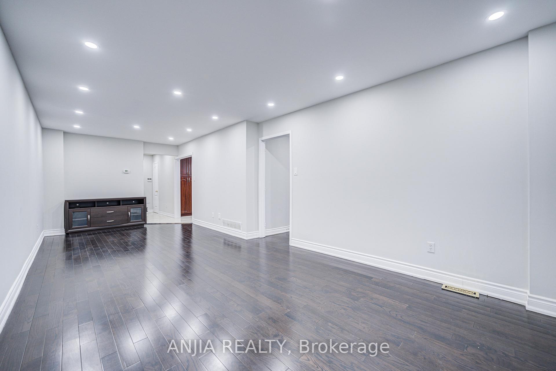 Photo 12 of 34 Terrosa Road, Markham, Middlefield — HOMEH