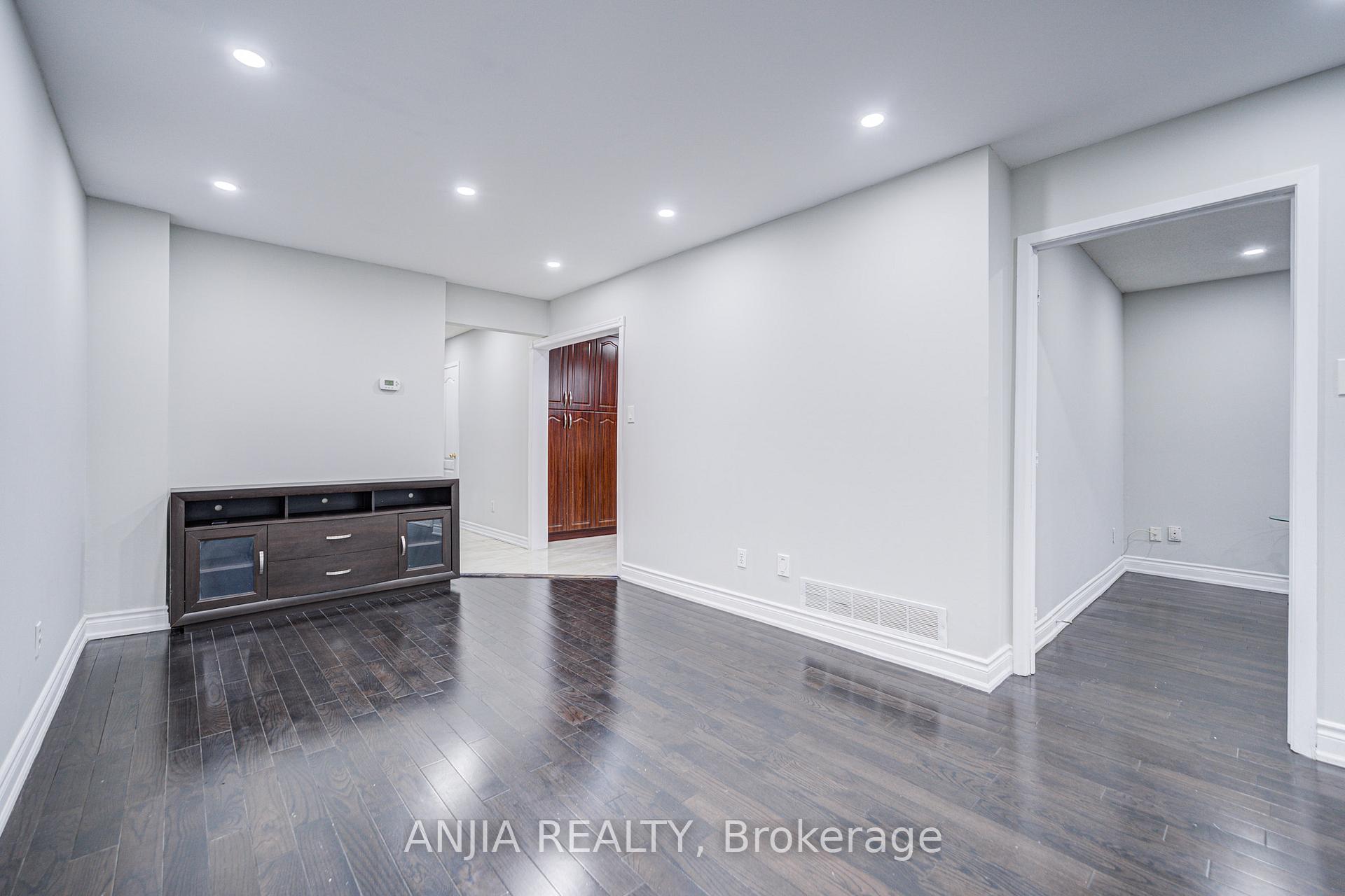 Photo 13 of 34 Terrosa Road, Markham, Middlefield — HOMEH
