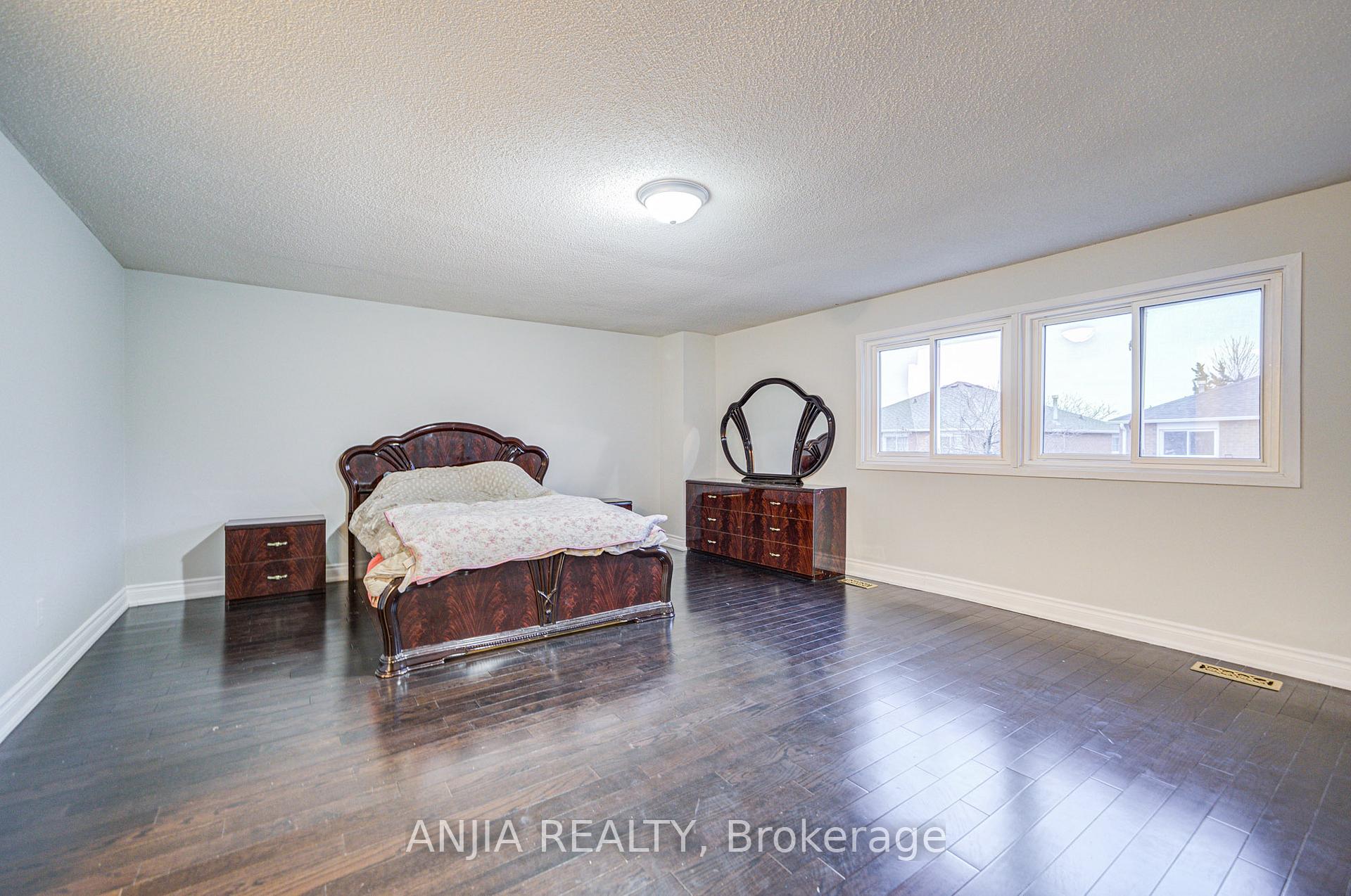 Photo 19 of 34 Terrosa Road, Markham, Middlefield — HOMEH